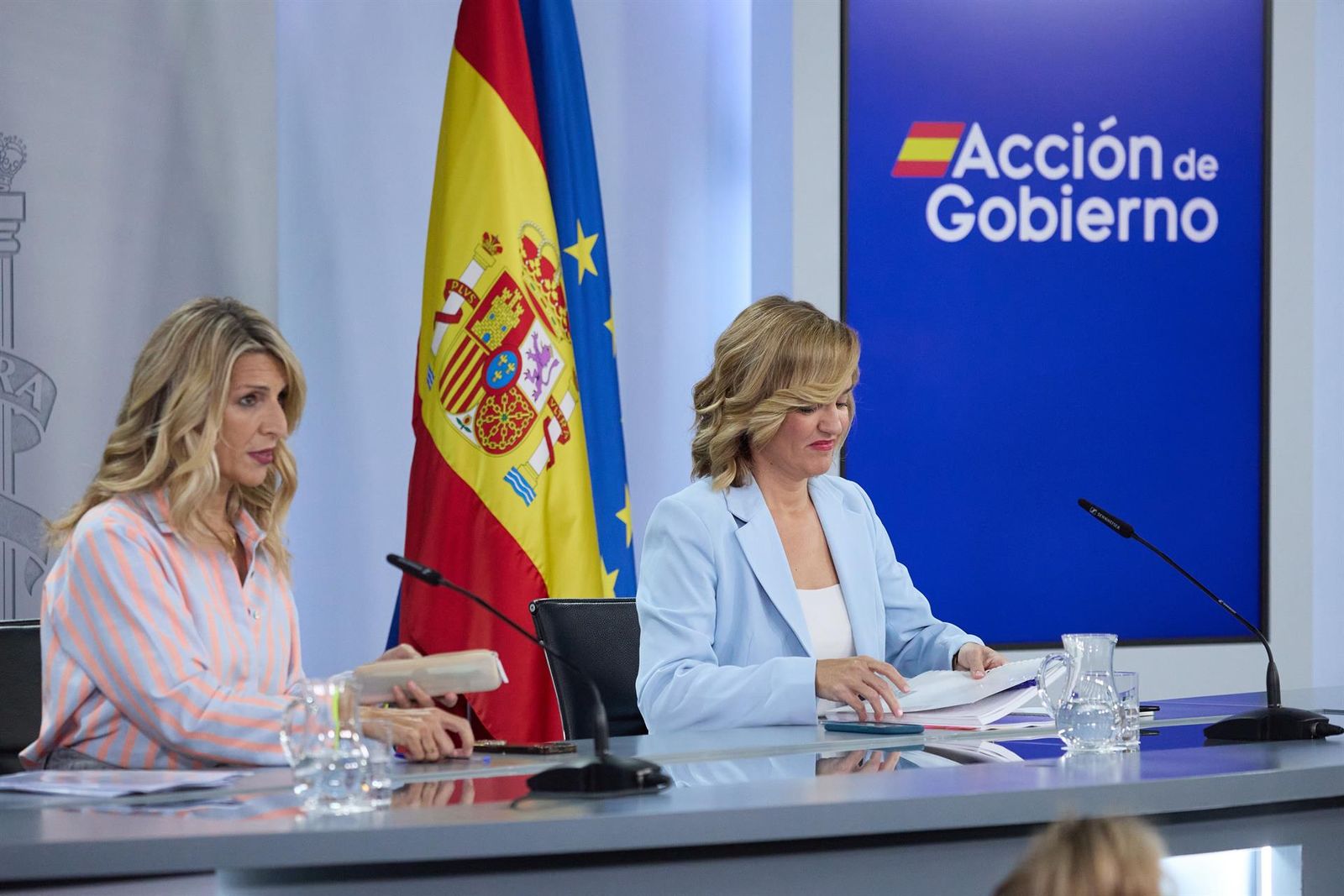La ministra de Trabajo y Economía Social, Yolanda Díaz (i) y la ministra Portavoz y de Educación y Deporte, Pilar Alegría (d)   Jesús Hellín   Europa Press