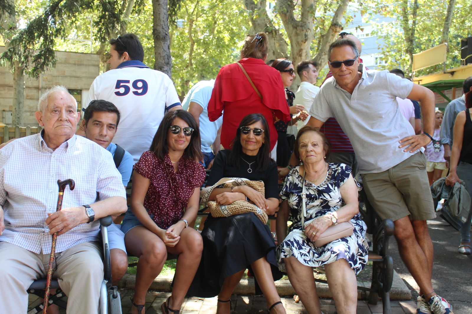 Ambiente en la Feria de Día en el mediodía de este domingo