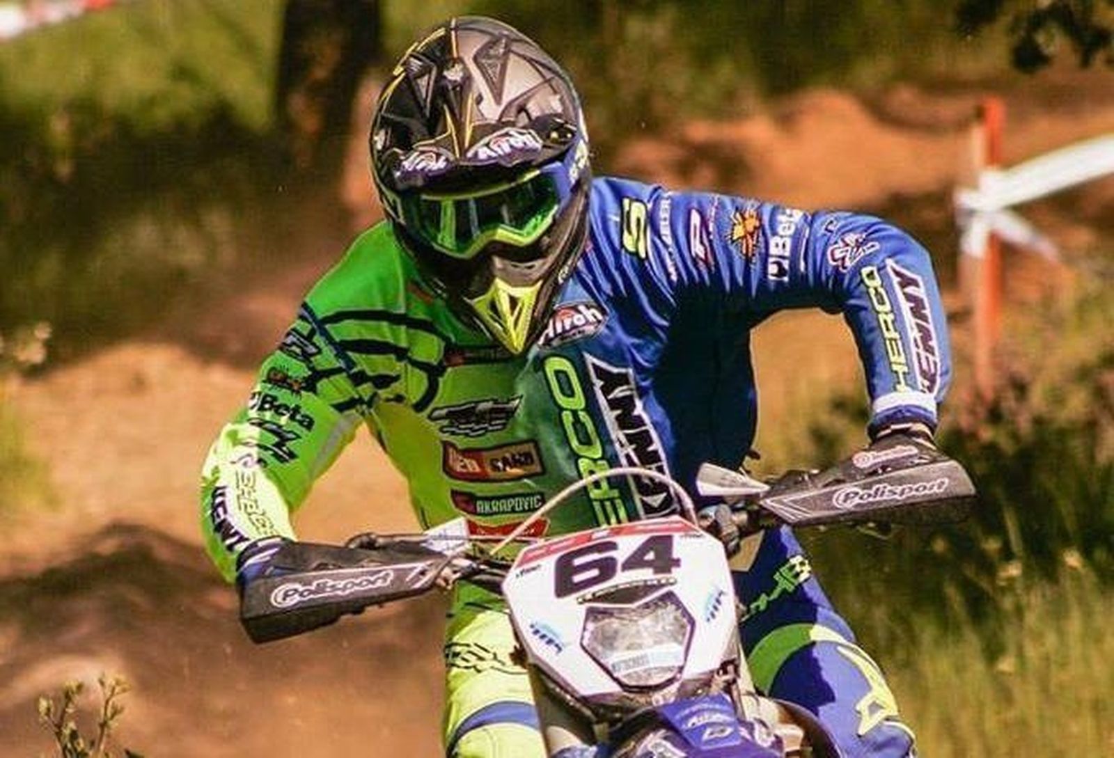 Santolino compite con el equipo Sherco en una carrera de enduro de 12 horas en Bélgica