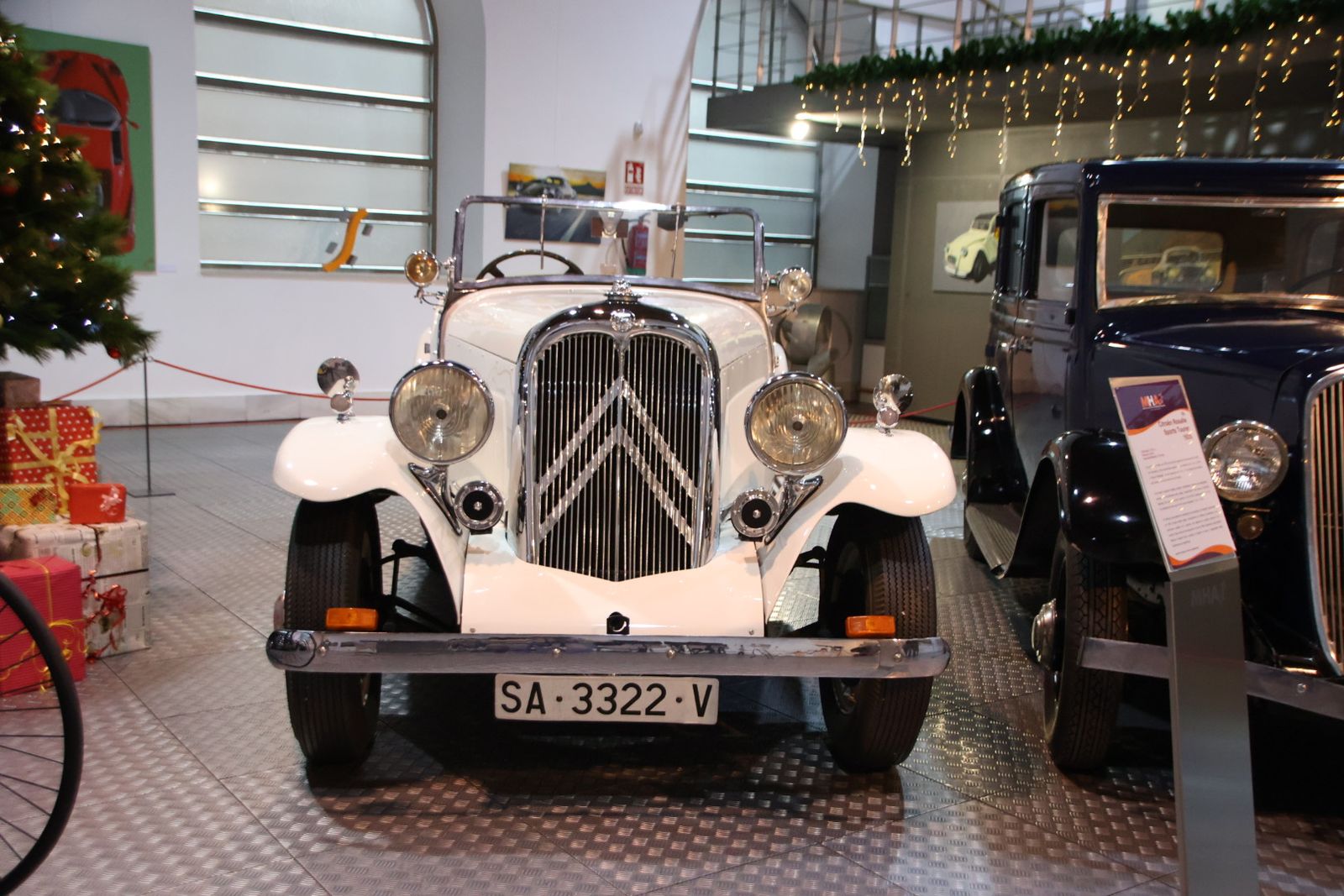 ‘Motor Clásico y Acrílicos’ de Santiago Pedrós González