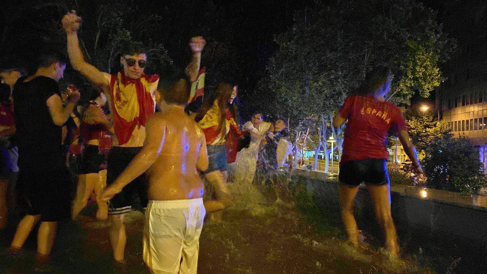 Zamora celebra la cuarta Eurocopa en la fuente de la Marina