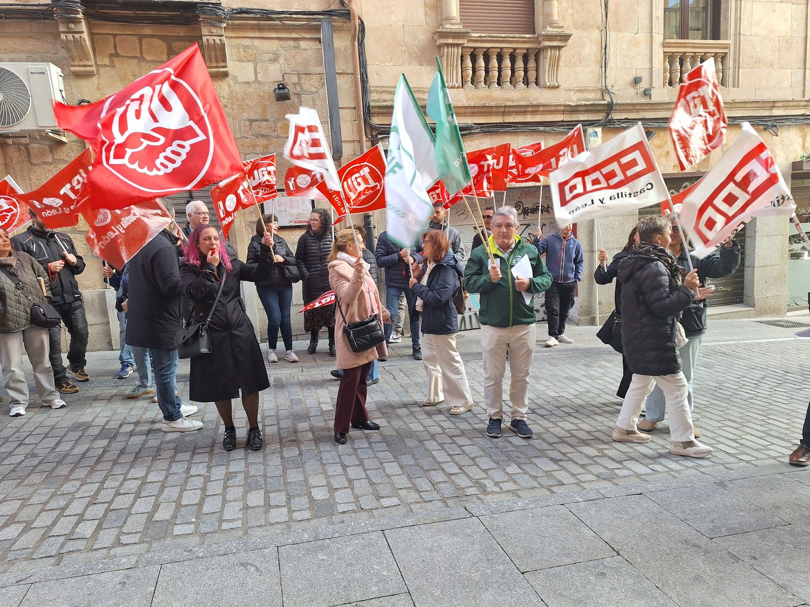 Protesta trabajadores de la Diputación