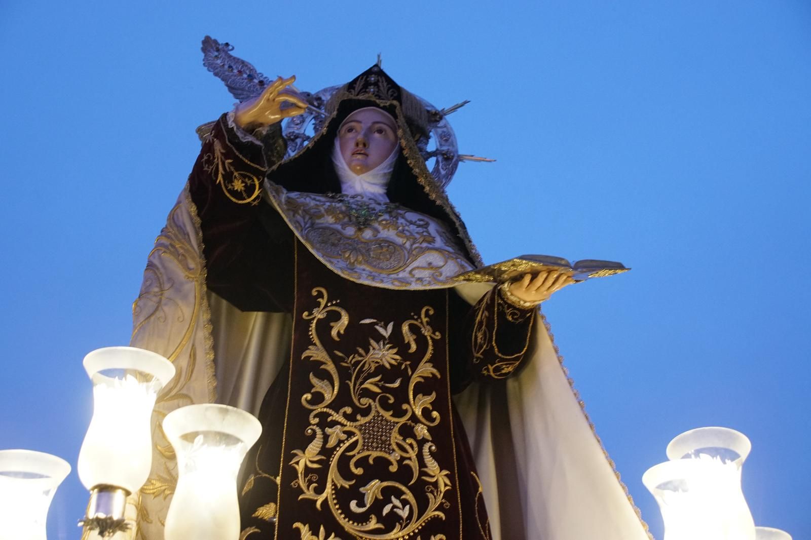 Procesión del regreso a clausura de Santa Teresa de Jesús