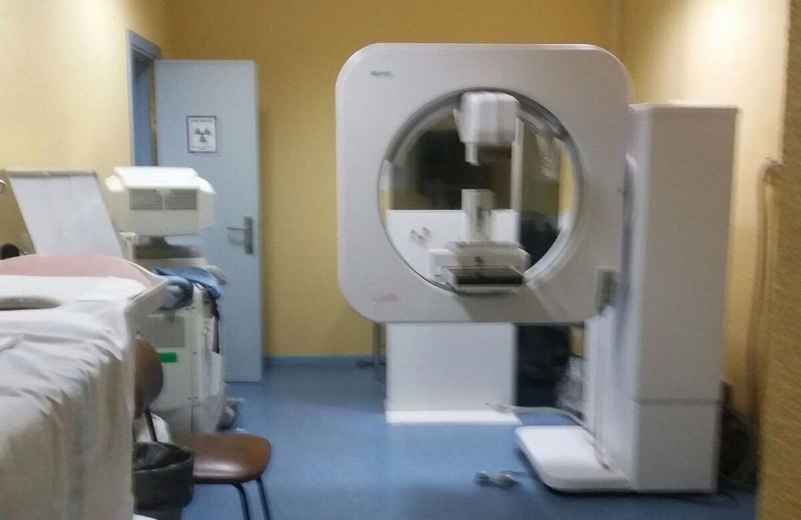 UGT denuncia el abandono de un mamógrafo en el hospital Clínico