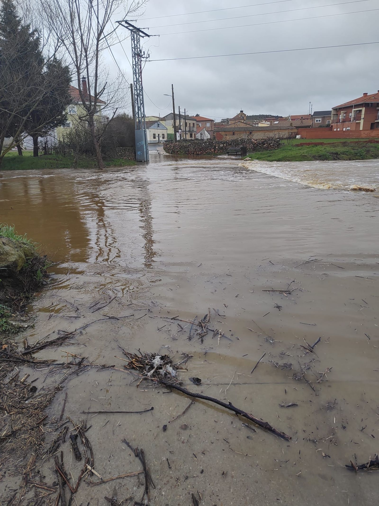 Inundados varios tramos en las carreteras salmantinas