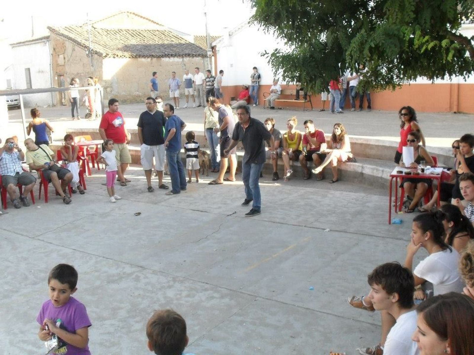 Concurso de "Chochos de aceituna" en El Pedroso de la Armuña. Foto de Mario Gómez Maestre. Foto 2012 Concurso de "Chochos de aceituna" en El Pedroso de la Armuña. Foto de Mario Gómez Maestre. Foto 2012