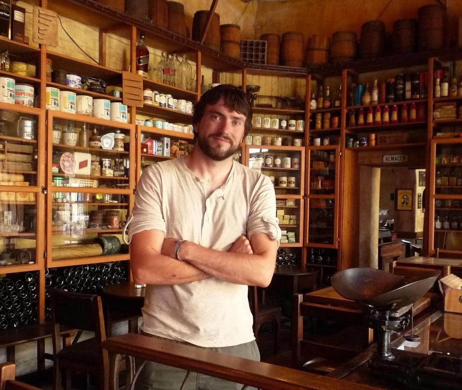 El autor José González presenta su nuevo libro de poesía