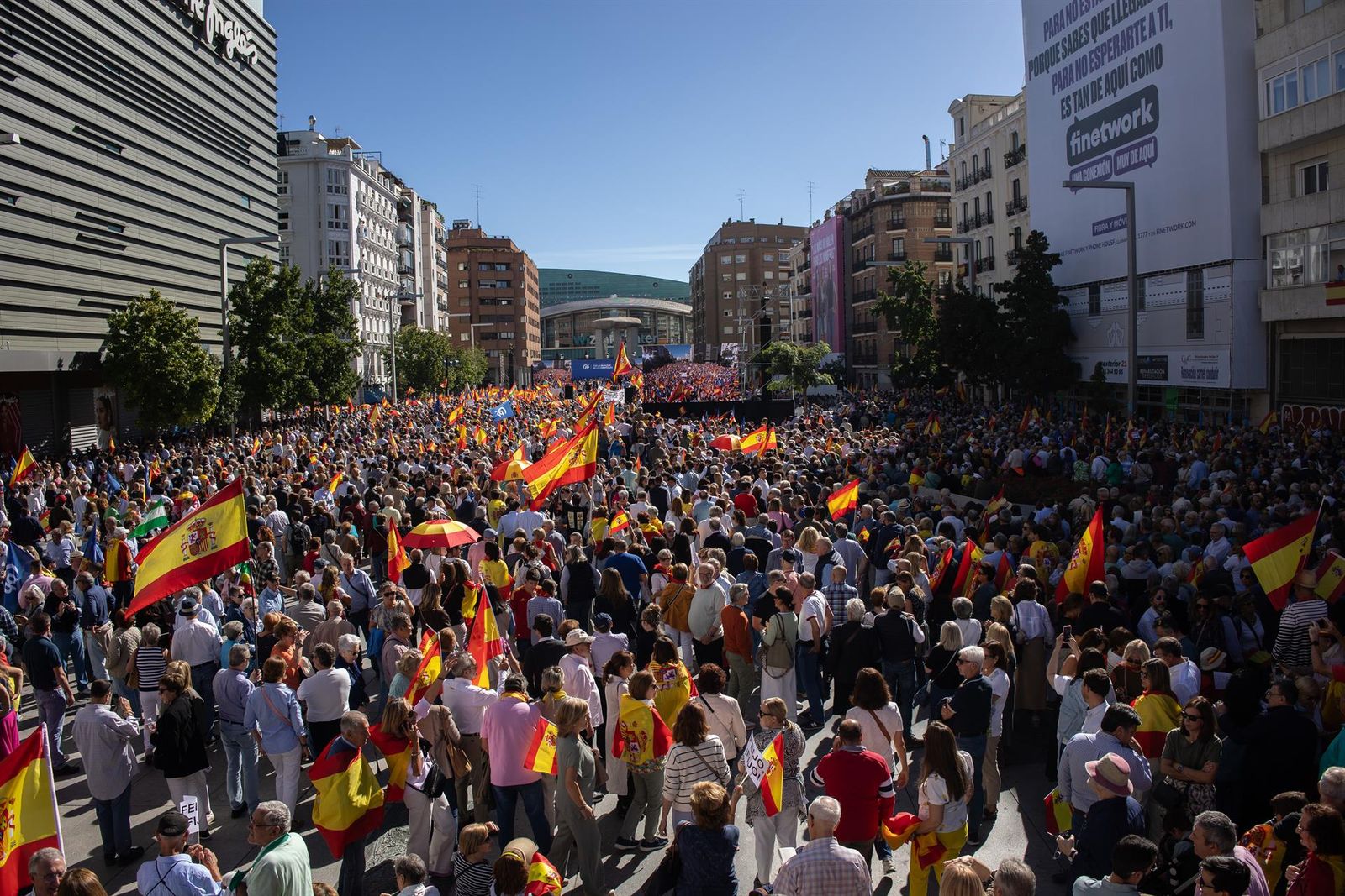Multitud de simpatizantes durante la manifestación organizada por el PP, en la plaza de Felipe II, a 24 de septiembre de 2023, en Madrid (España). - Alejandro Martínez Vélez - Europa Press