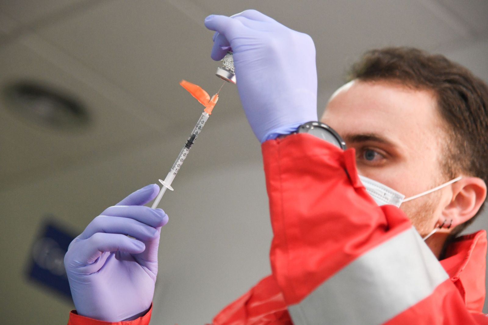 Solicitan instrucciones claras ante la situación de incertidumbre que se ha generado en el personal docente por la decisión de suspender la vacunación con AstraZeneca