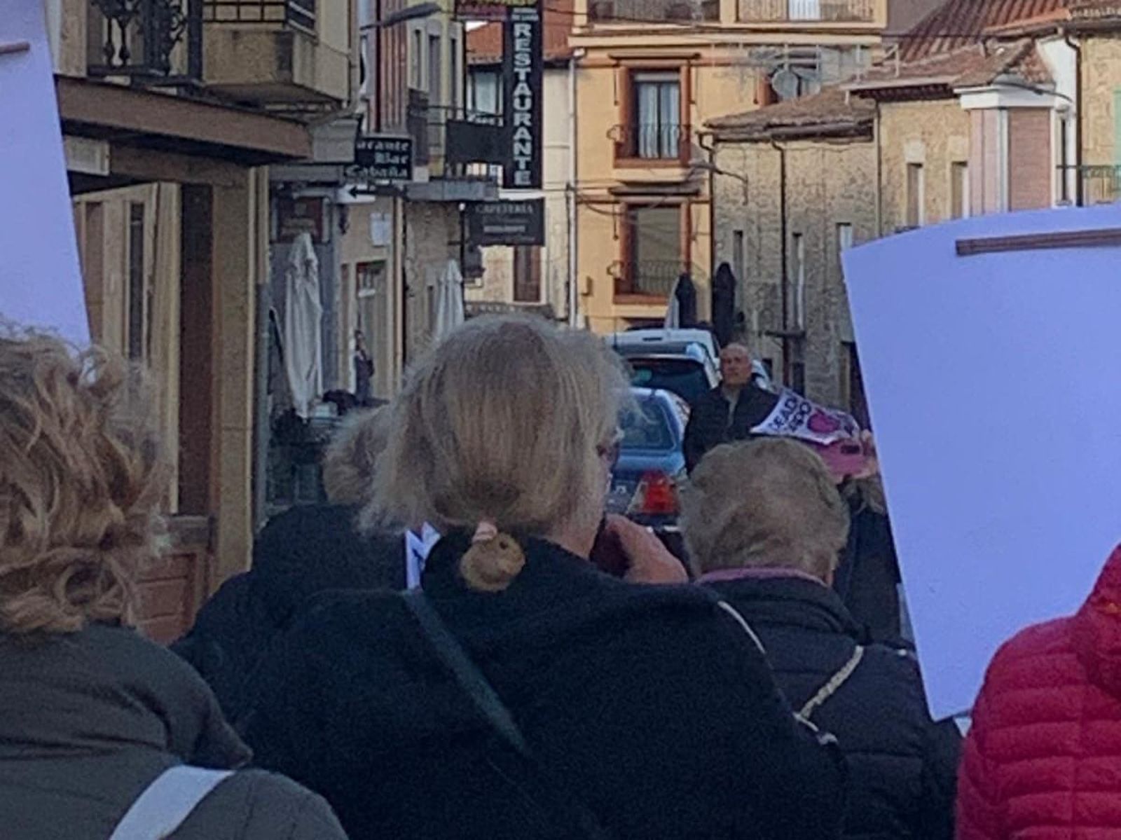 Manifestación contra el alcalde en Aldeadávila de la Ribera