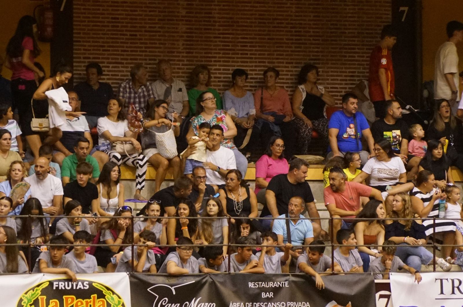 Multitudinario encierro nocturno en Alba de Tormes