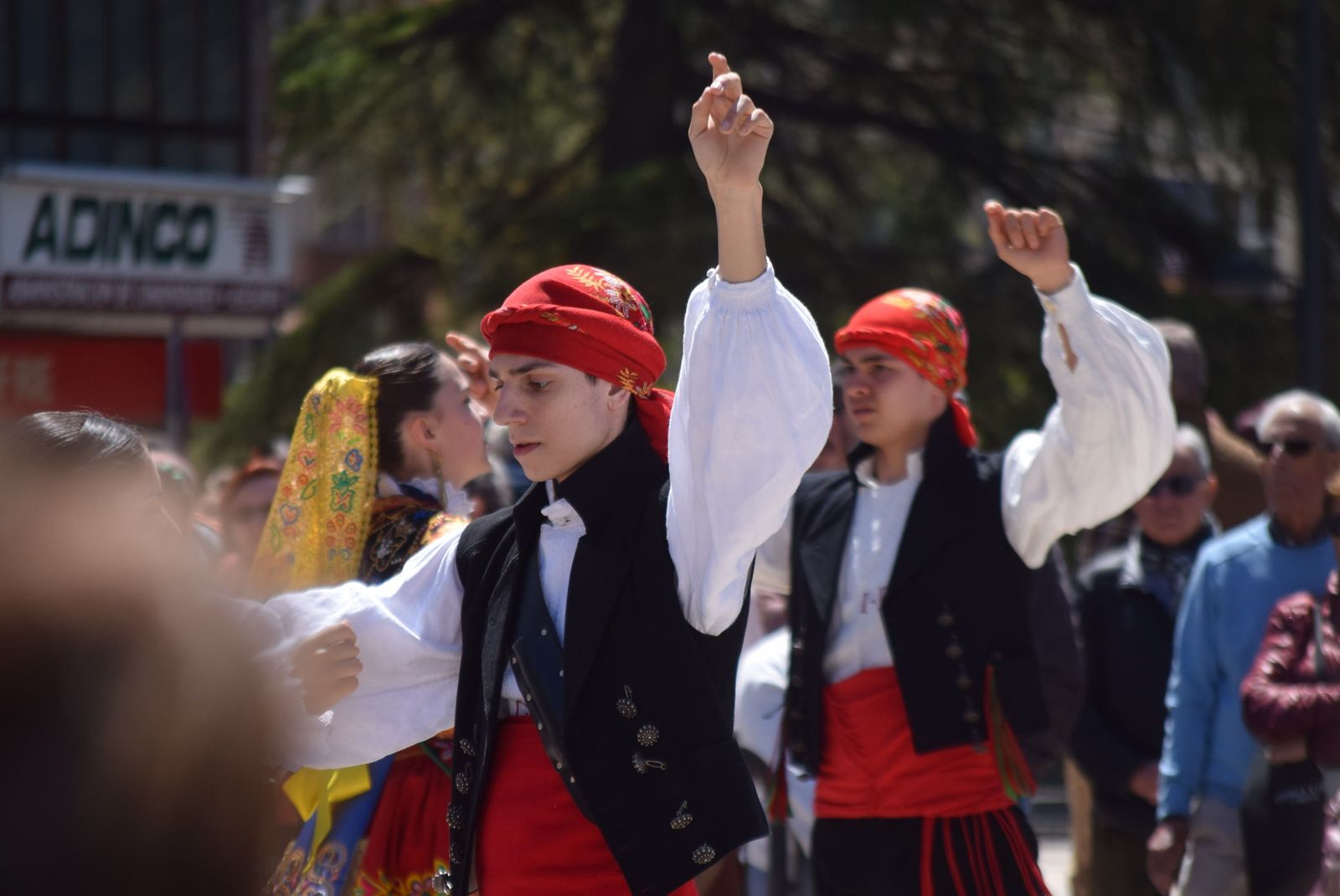 actuacion-dona-urraca-en-la-marina-2