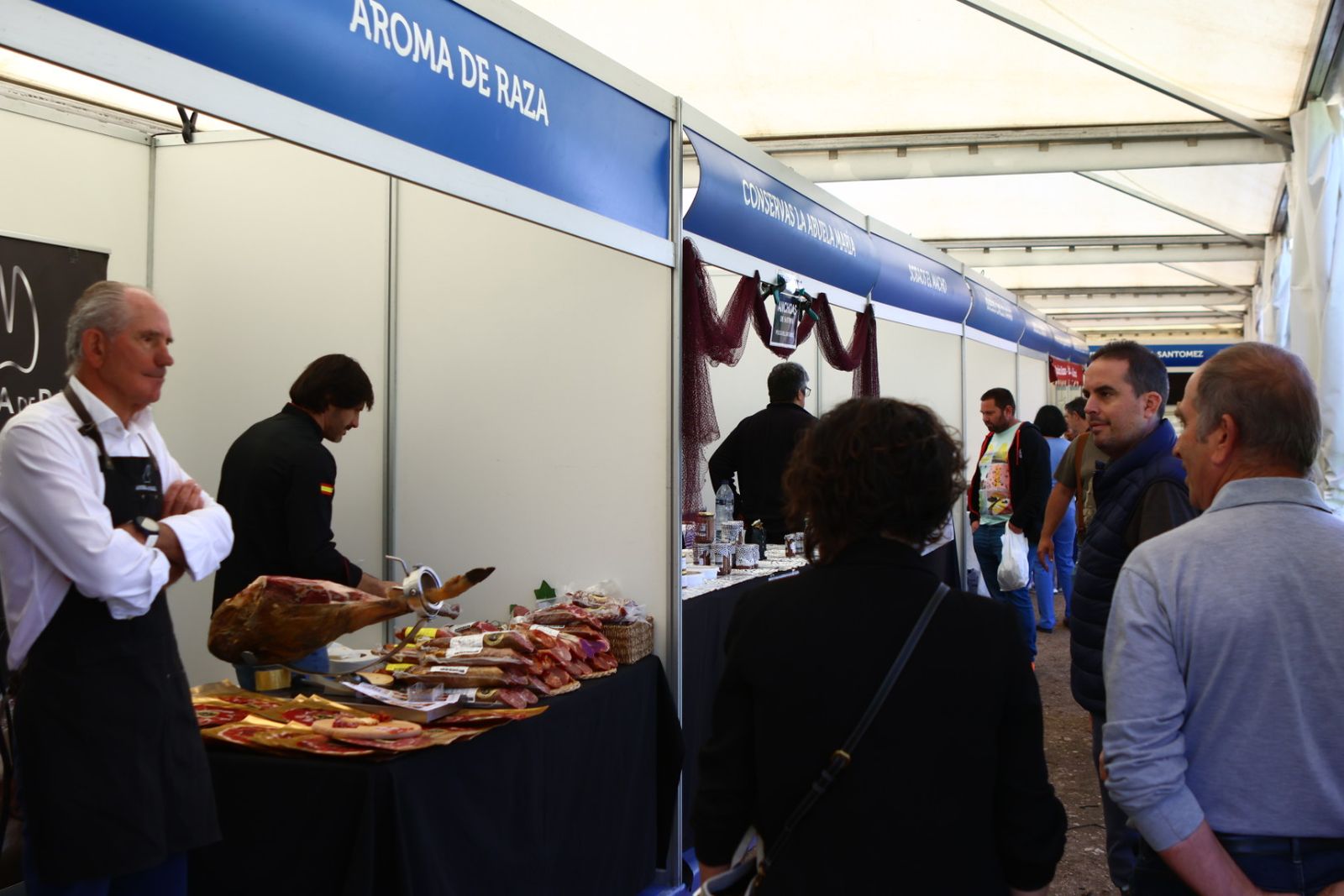 Ledesma ensalza la tradición salmantina con su Feria Alimentaria y Muestra Artesana