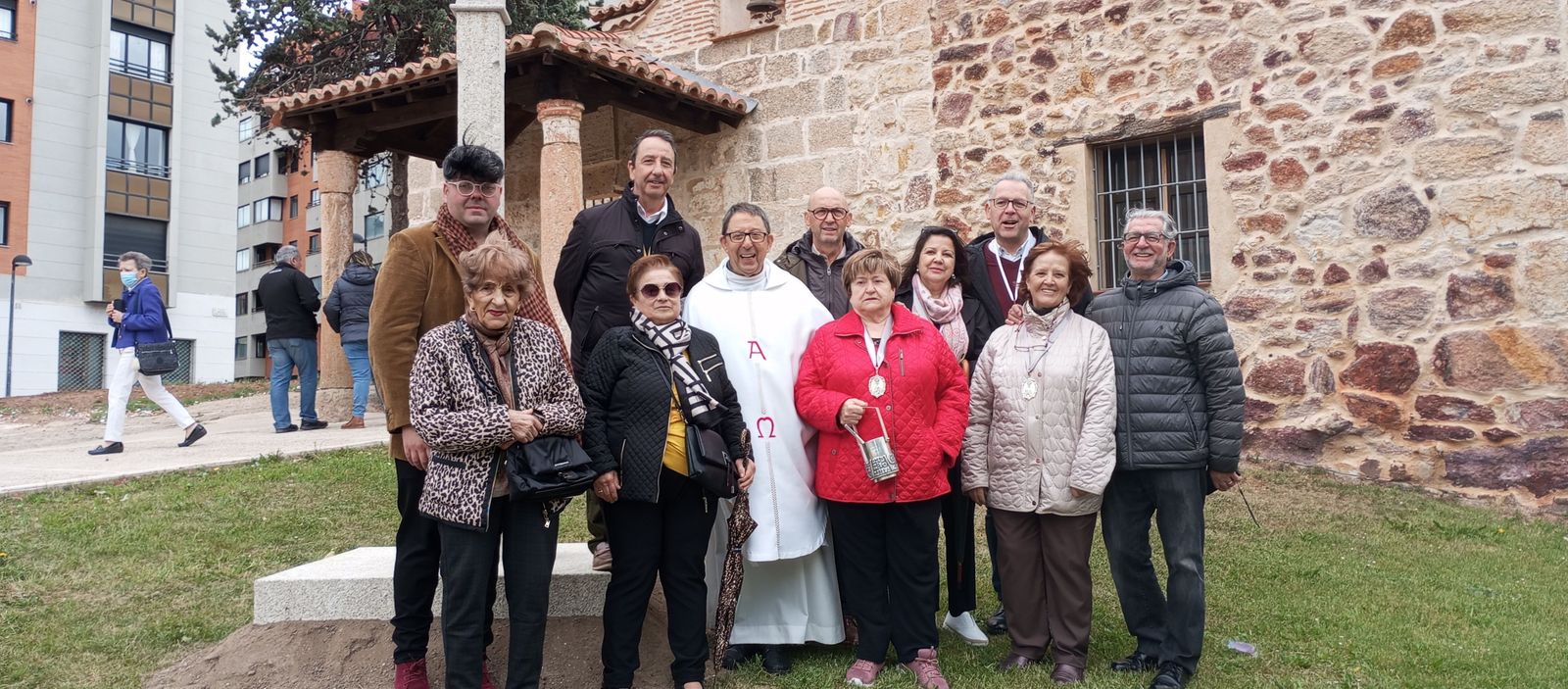 La Cofradía de la Peña de Francia de Zamora inaugura su nuevo crucero.