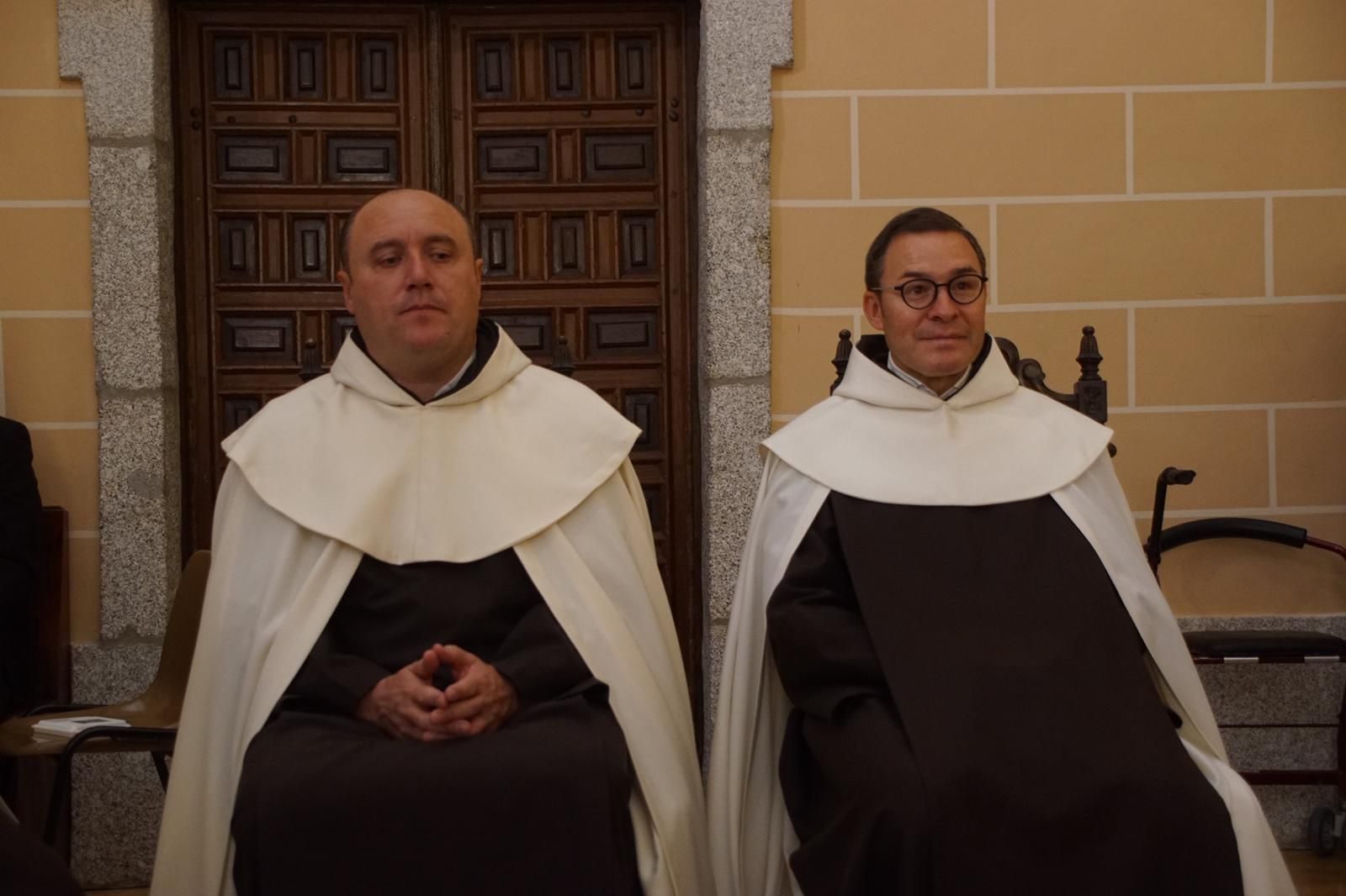 Alba nombra hijo adoptivo al prior Miguel Angel González  (28).jpeg