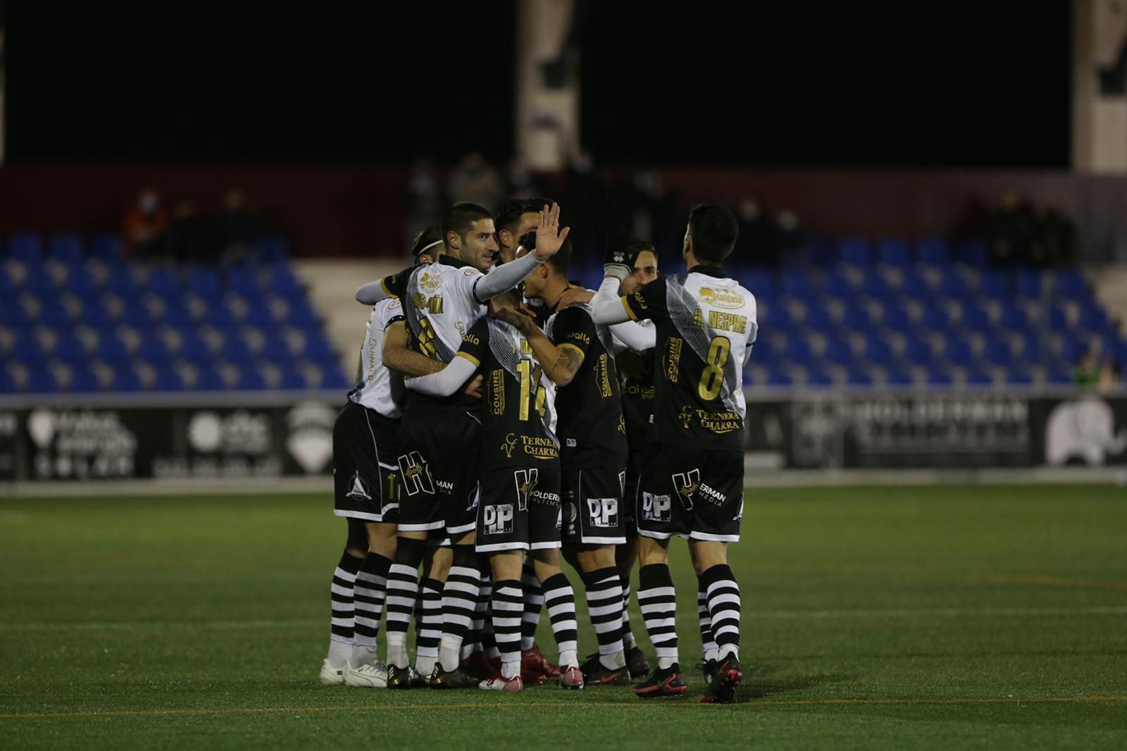 Los futbolistas de Unionistas celebran un gol ante el DUX / FOTO SALAMANCA24HORAS.COM