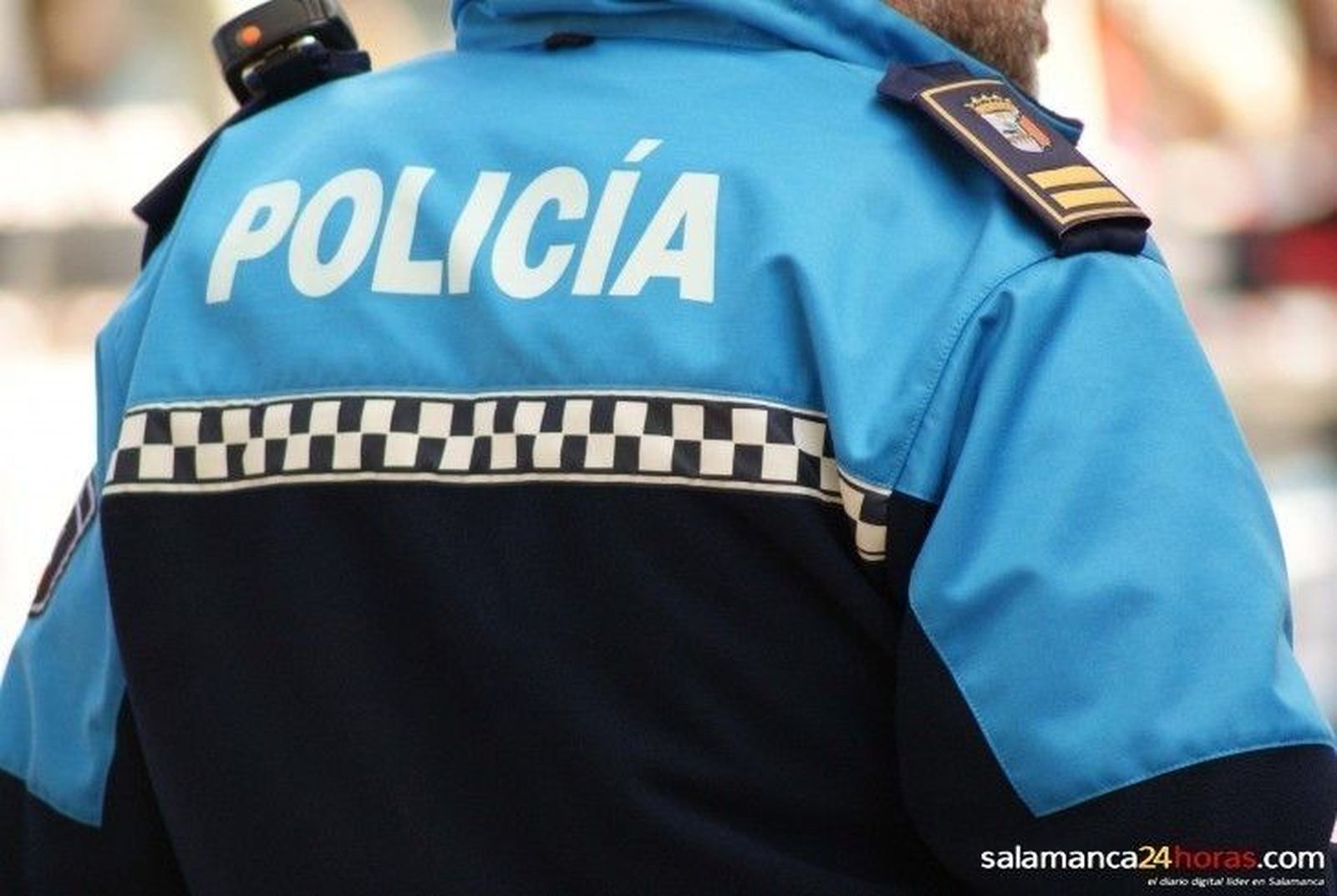 La Policía Local sorprende a tres grafiteros en el interior de un garaje privado