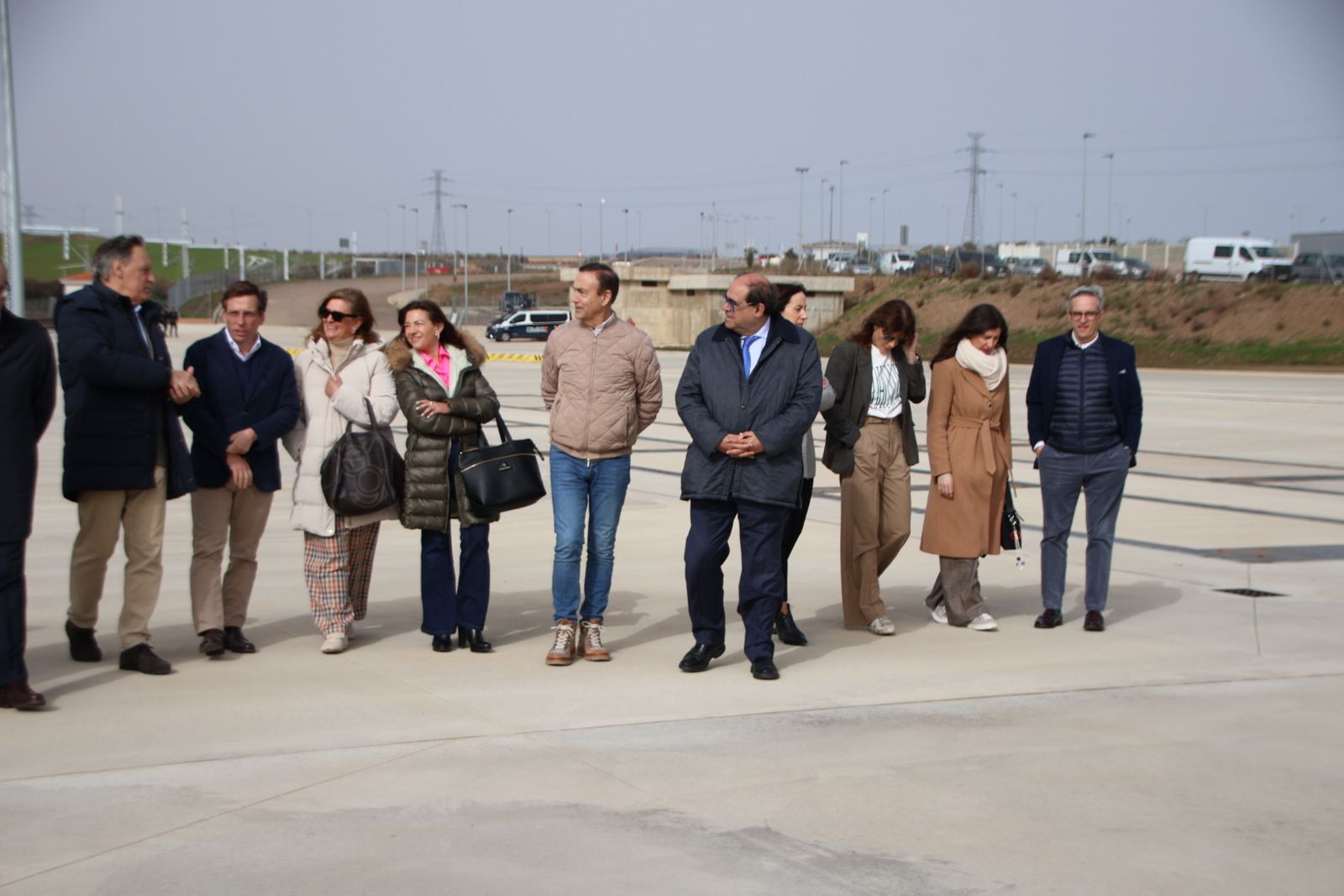 José Luis Martínez Almeida y Carlos García Carbayo, atienden a los medios de comunicación antes de realizar una visita al Puerto Seco de Salamanca