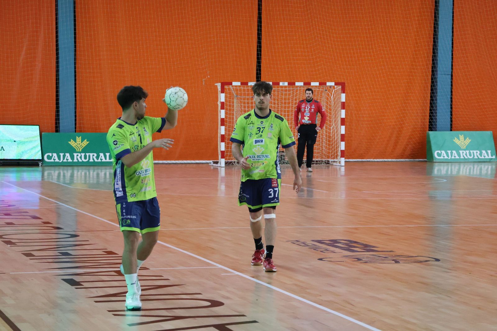 GALERÍA | El BM Zamora recibe en casa al Ciudad de Salamanca en un duelo muy ajustado