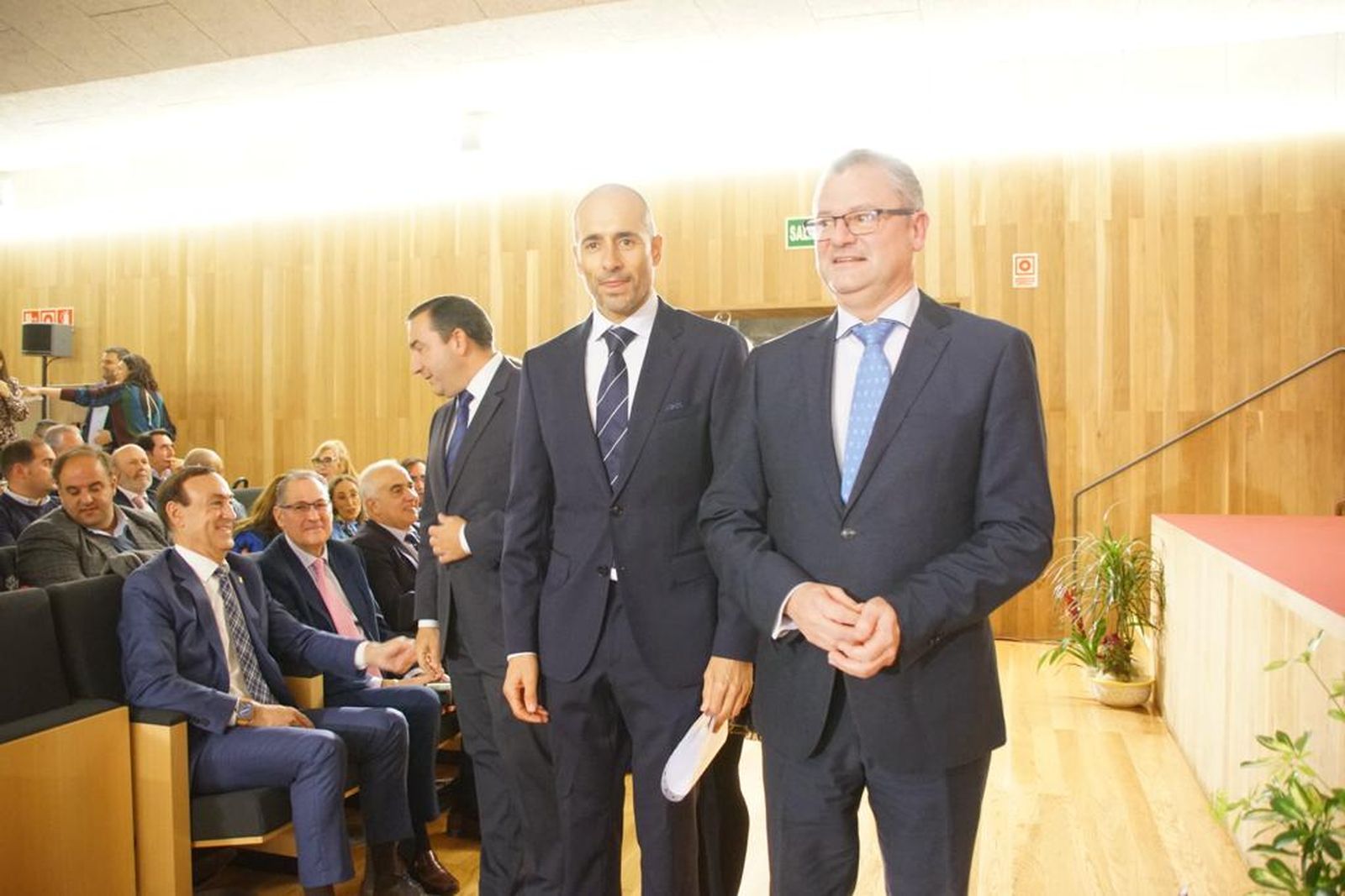 entrega-del-premio-del-toro-de-oro-a-la-ganaderia-de-vellosino-por-la-feria-taurina-2023-5