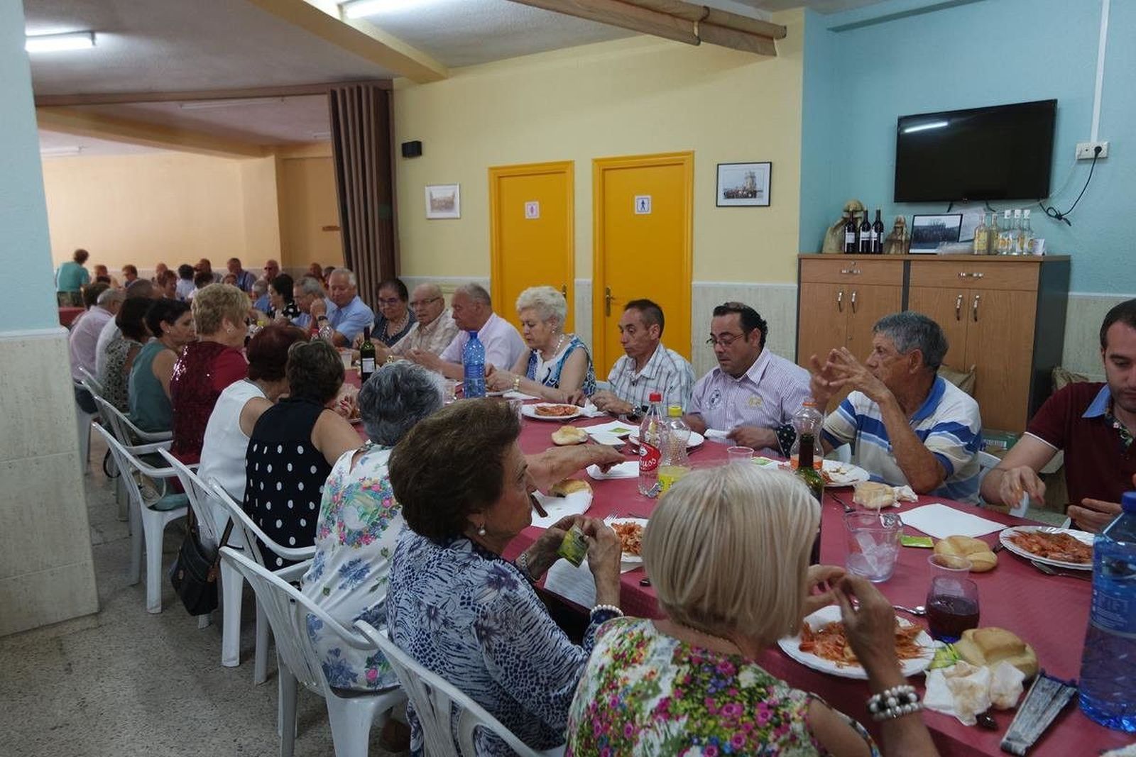 Fiestas del Santísimo en Villares de la Reina: Comida de Mayores