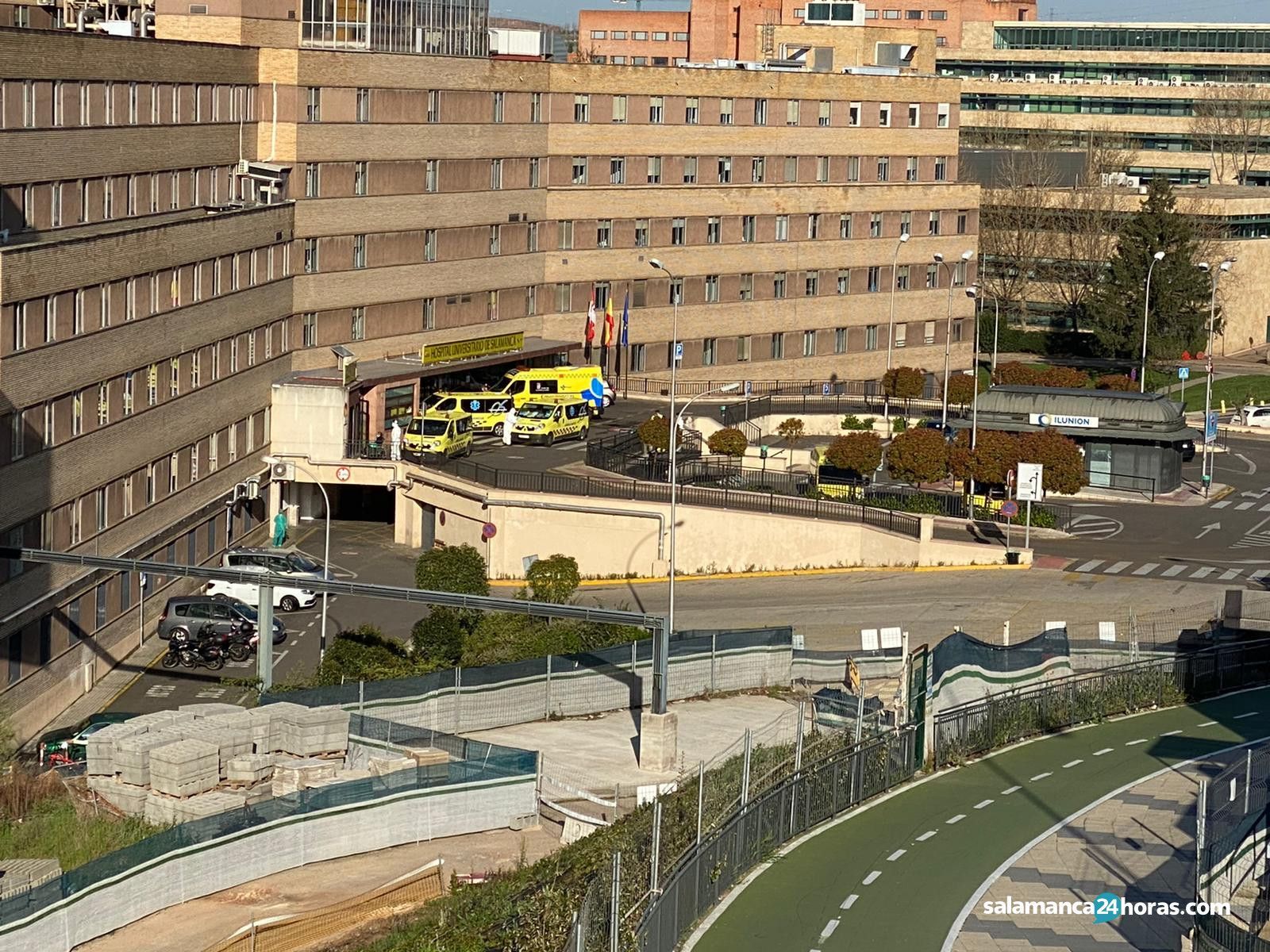 Ambulancias Hospital Clínico coronavirus (2)