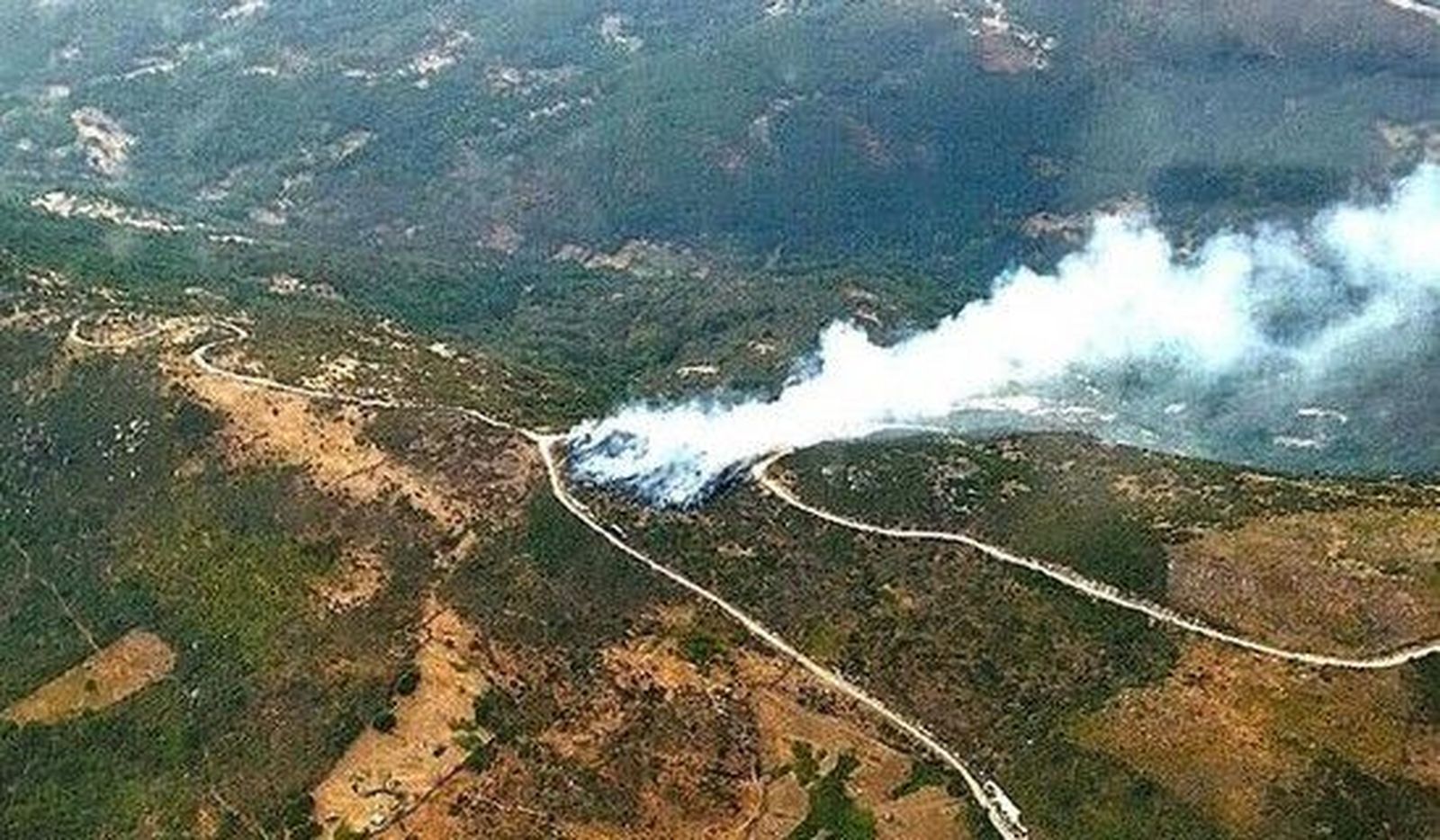 Controlado el incendio forestal en Cáceres cerca de Candelario