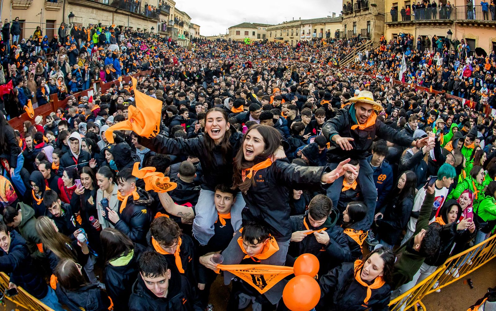 Gran ambiente en el inicio del Carnaval del Toro 2026: el Campanazo en imágenes