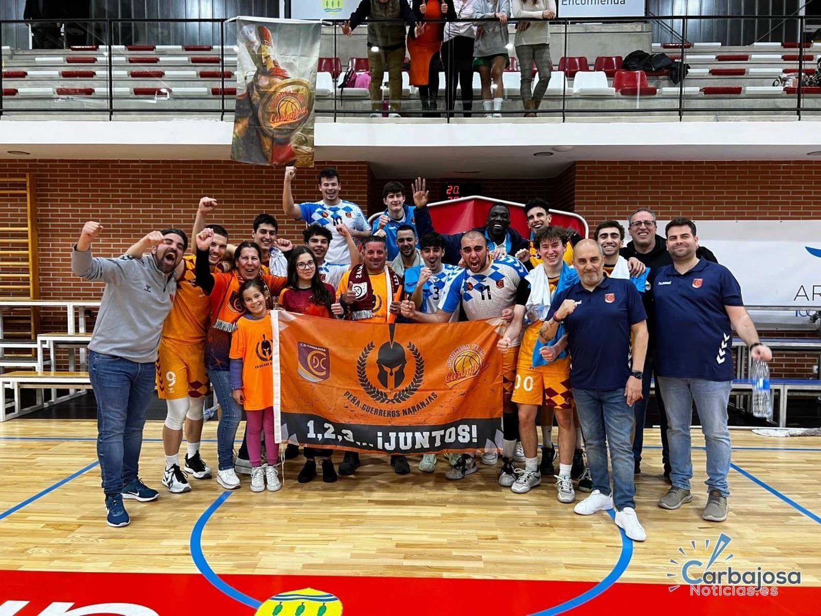 El CD Carbajosa Basket celebra el ascenso | FOTO CARBAJOSA NOTICIAS