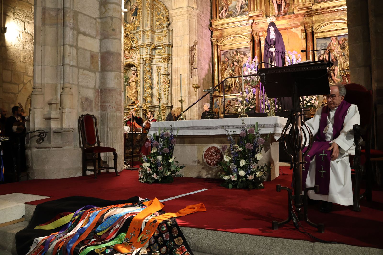 paso-de-los-ninos-ante-la-virgen-de-la-soledad-8