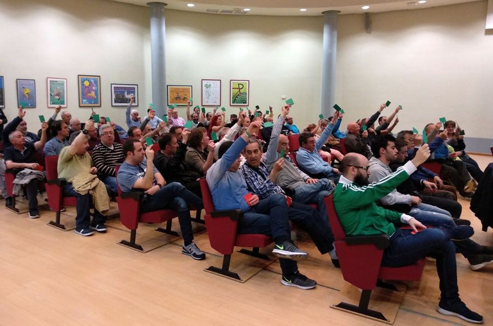 Asamblea socios zamora votacion