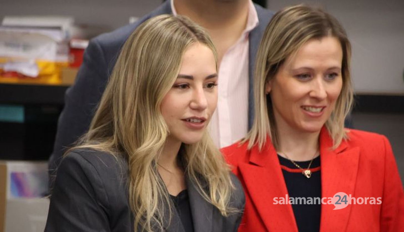El presidente del PP de Salamanca, Carlos García Carbayo, y la vicesecretaria de Movilización y Reto Digital del Partido Popular, Noelia Núñez, atienden a los medios de comunicación antes de realizar una visita al Centro de Internet de las Cosas e Inteligencia Artificial El presidente del PP de Salamanca, Carlos García Carbayo, y la vicesecretaria de Movilización y Reto Digital del Partido Popular, Noelia Núñez, atienden a los medios de comunicación antes de realizar una visita al Centro de Internet de las Cosas e Inteligencia Artificial