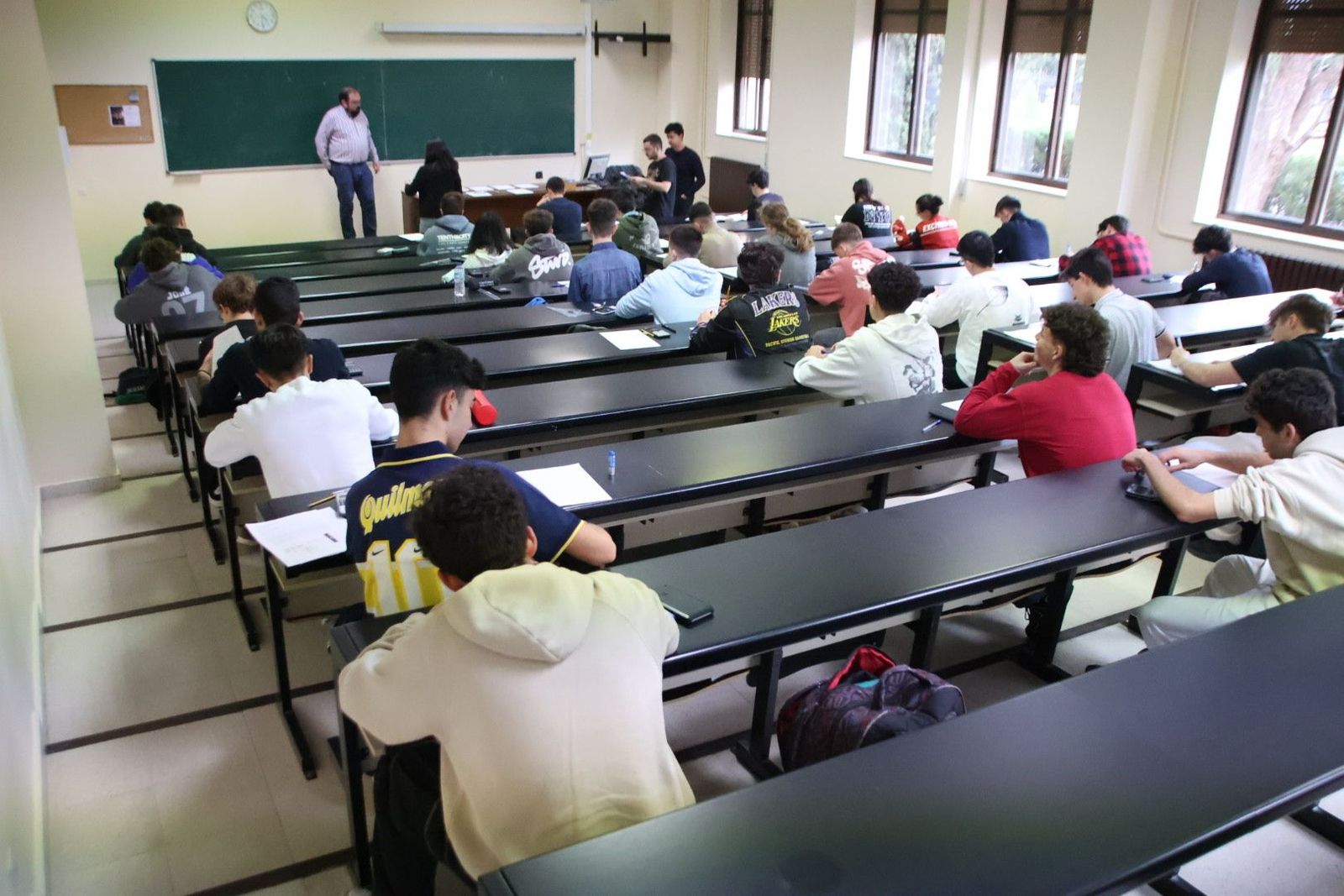 XXXVI Olimpiada Española de Física