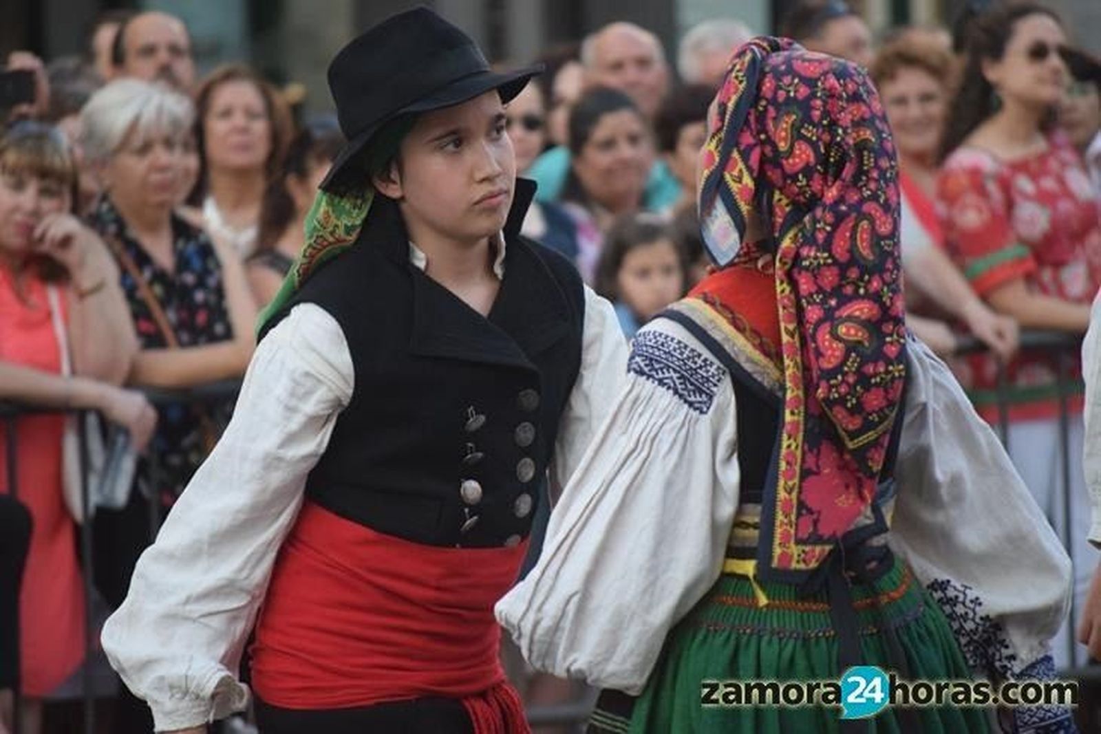 El baile de toda la vida irrumpe en la Plaza Mayor