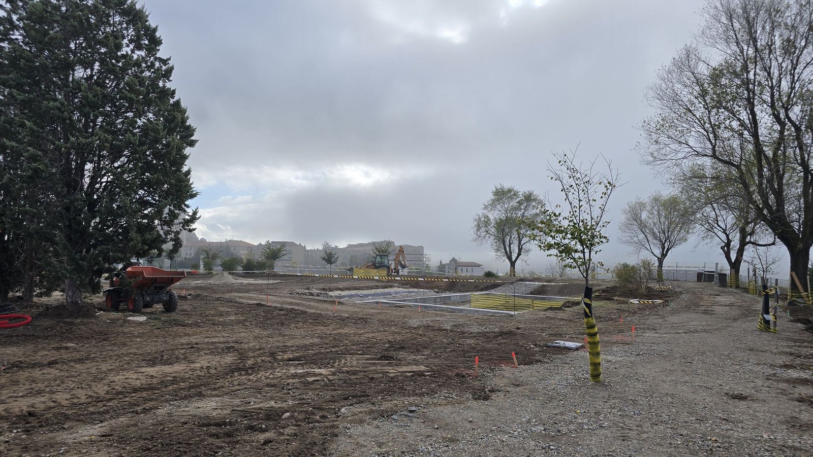 El alcalde de Salamanca, Carlos García Carbayo, informa de los hallazgos y las actuaciones que se están realizando en el Cerro de San Vicente