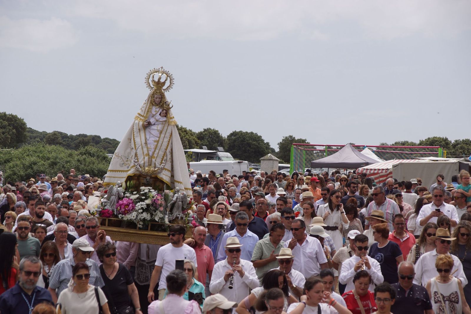 Valdejimena sale a los campos en su romería para honrar a su patrona