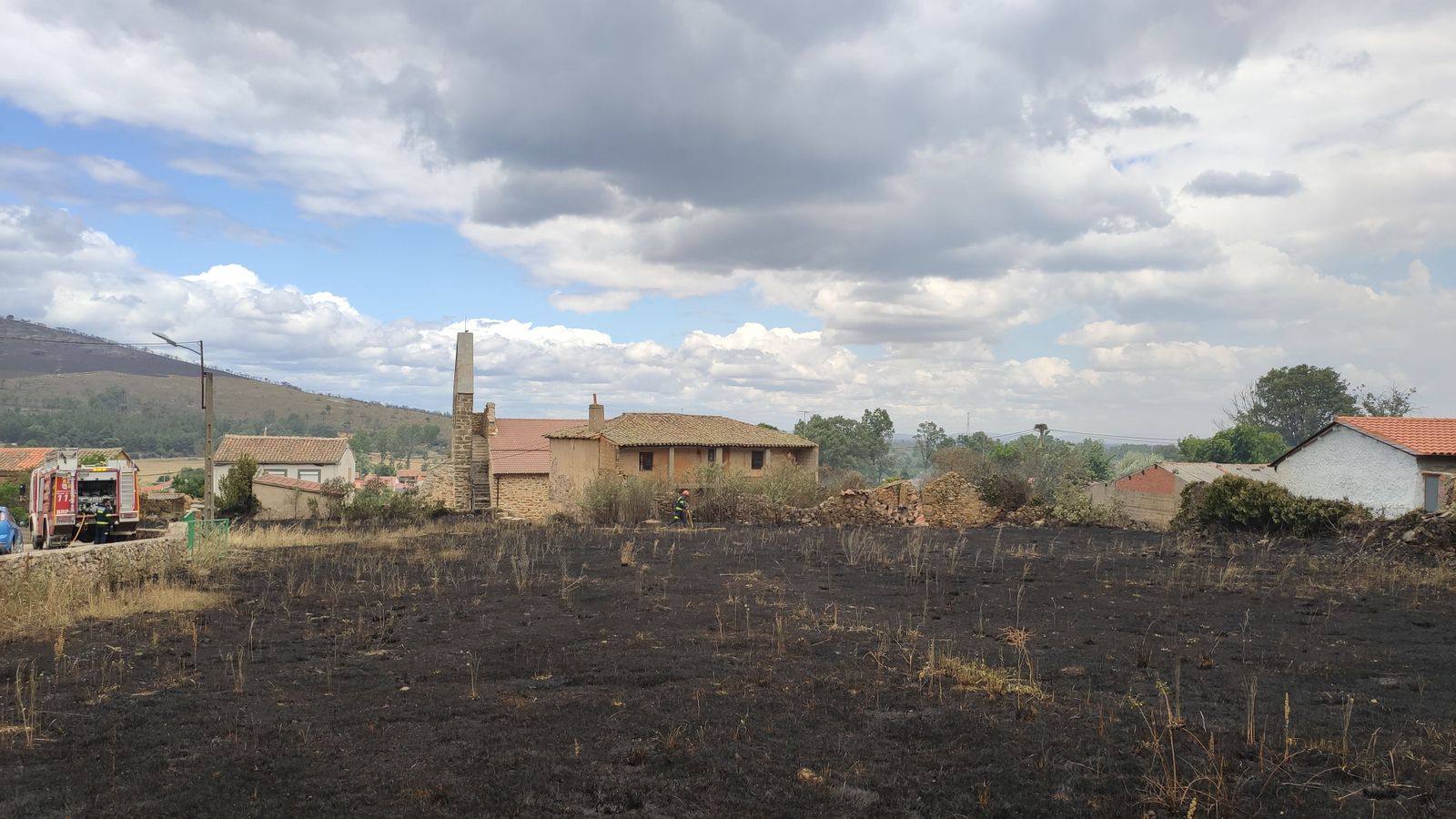 las-desoladoras-imagenes-de-la-sierra-de-la-culebra-tras-el-incendio-34