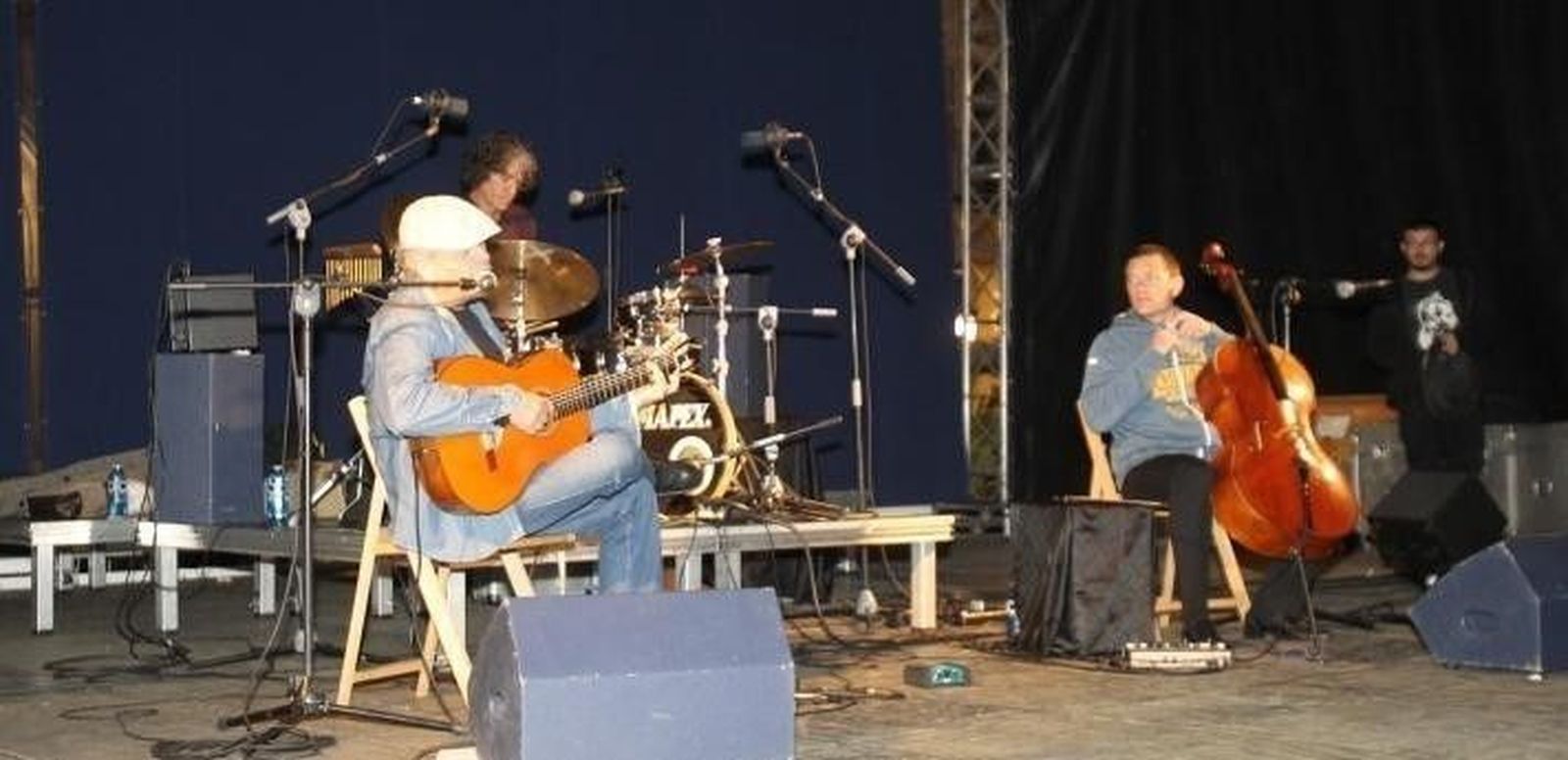 El flamenco-jazz de Jerez Texas anima la noche en la Plaza Mayor