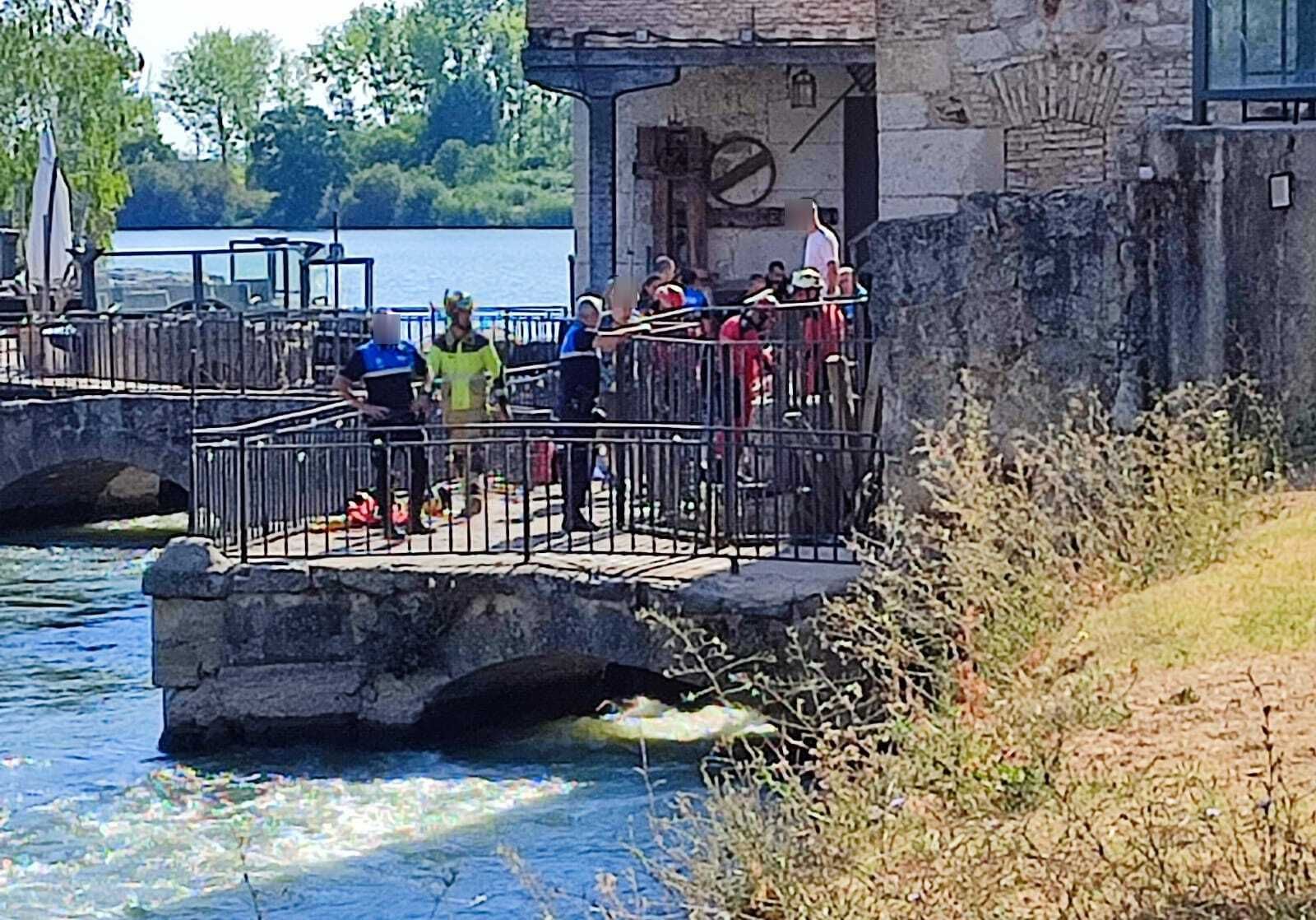 GALERÍA | Amplio despliegue de medios para rescatar a un hombre del río Duero en Zamora capital