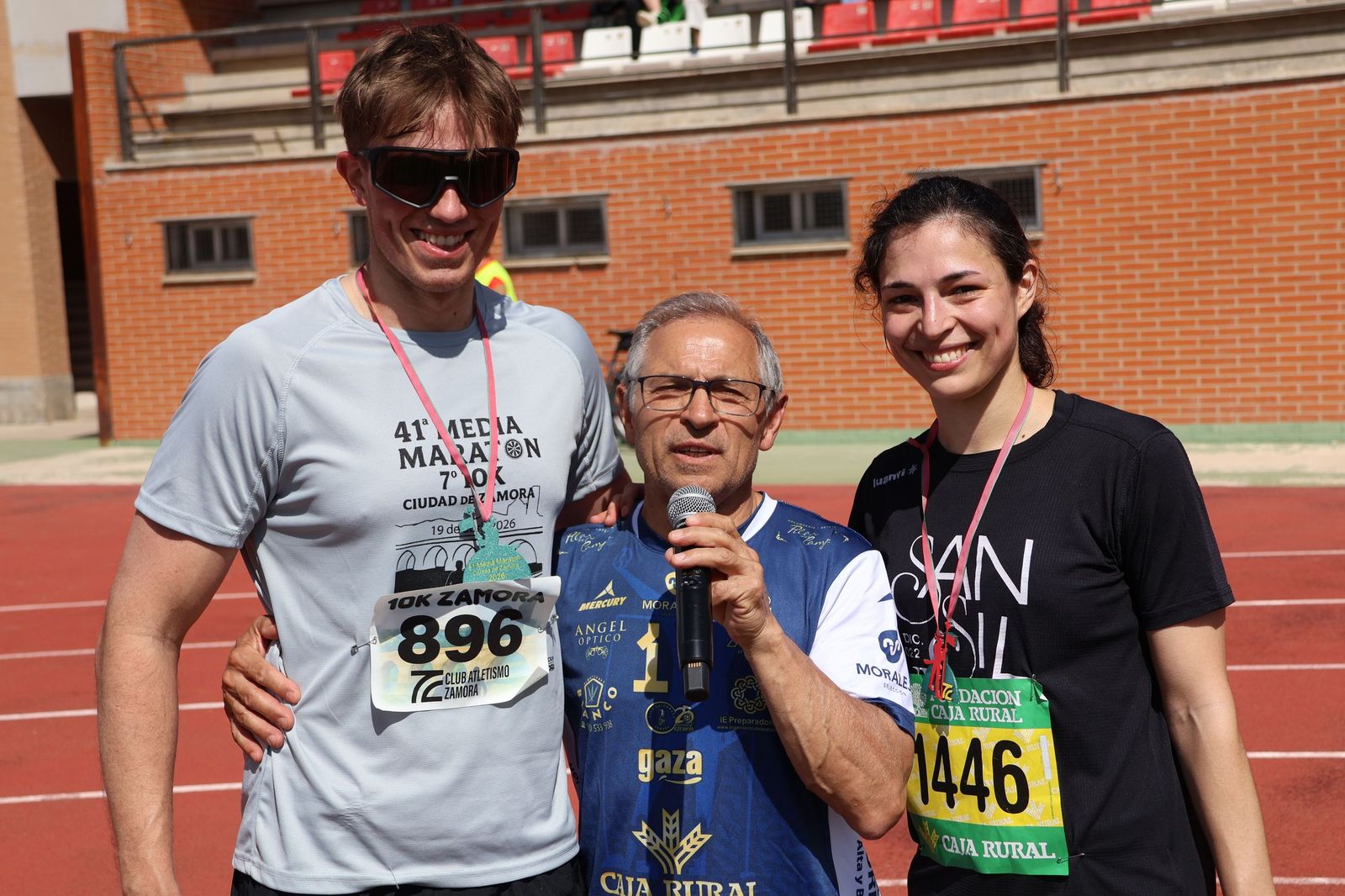 GALERÍA | Revive en imágenes la llegada a meta de los atletas en la Media Maratón de Zamora