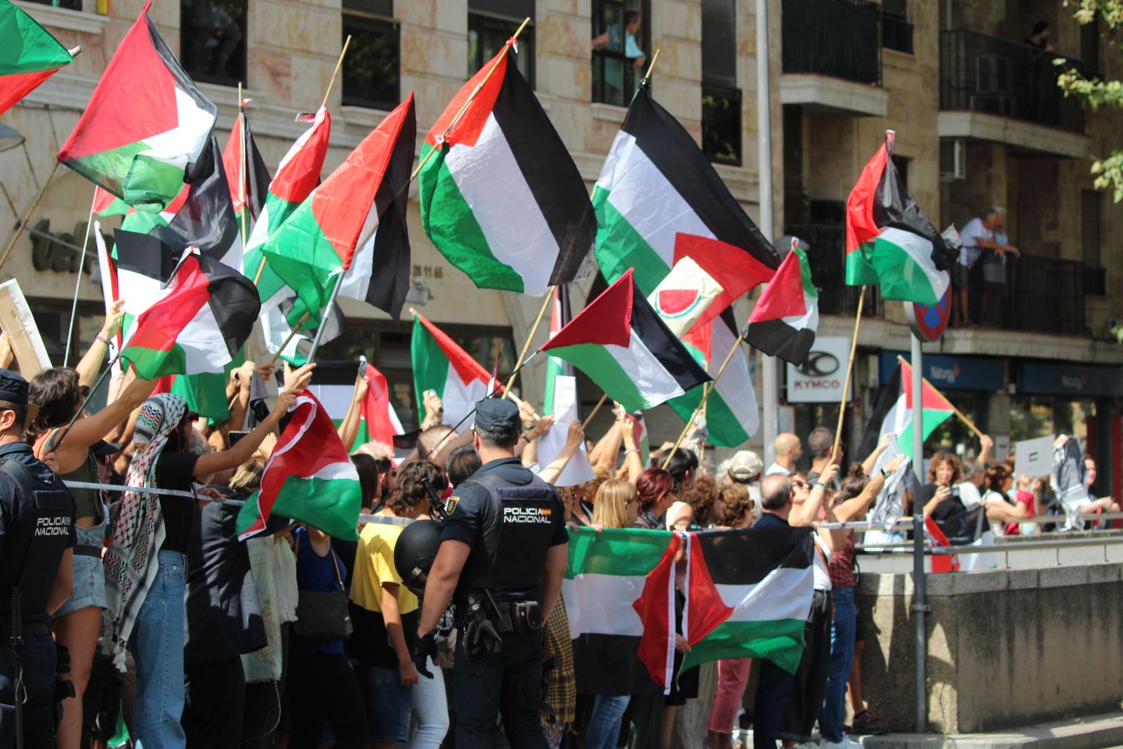 Protestas por Palestina al paso de la Vuelta Ciclista a España por Salamanca