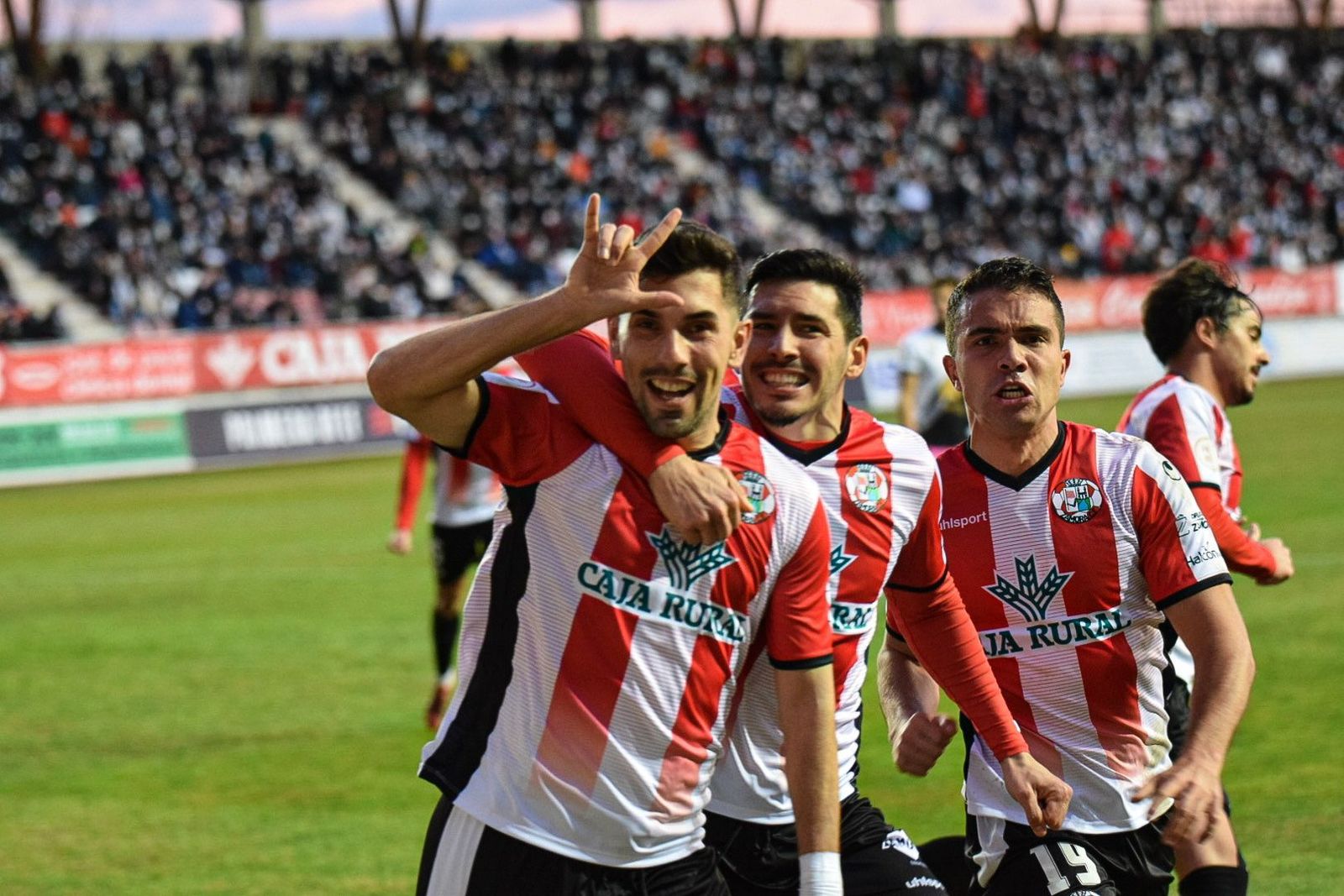 Carlos Ramos celebra el gol ante el Ruta de la Plata.Archivo