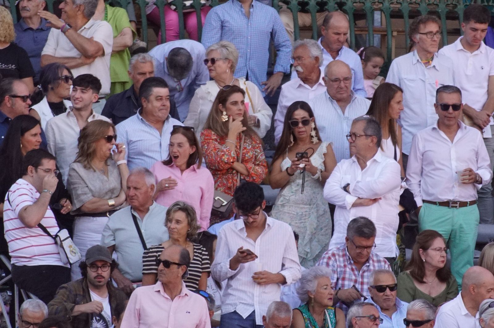 Así se ha vivido la primera corrida de la feria 2025 en La Glorieta: imágenes del ambiente en los tendidos y en el patio de cuadrillas
