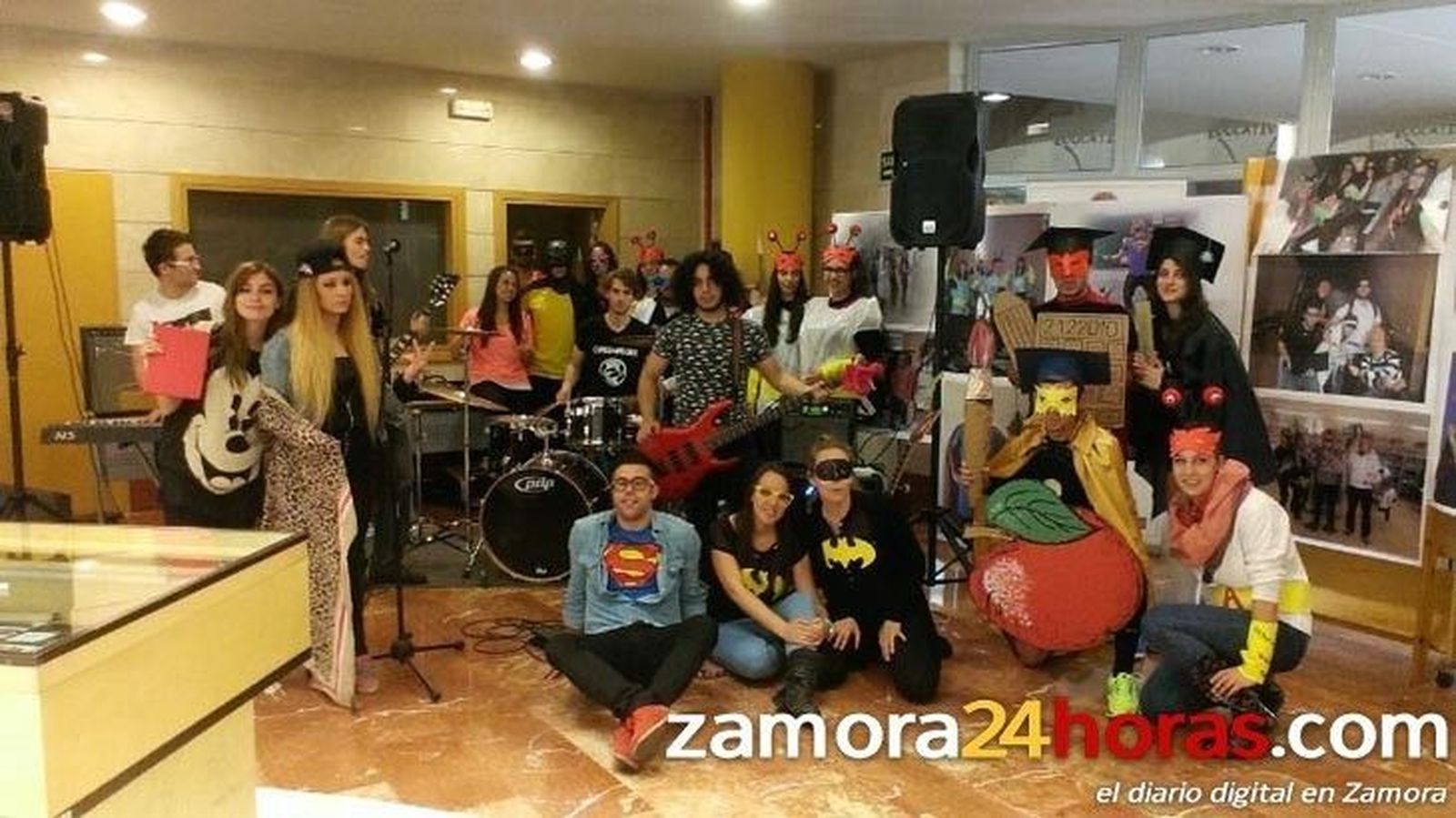 Exposición superhéroes educativos