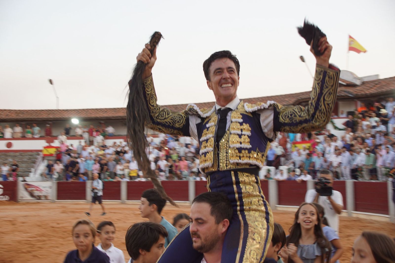 En imágenes la despedida de los ruedos de El Capea en Guijuelo