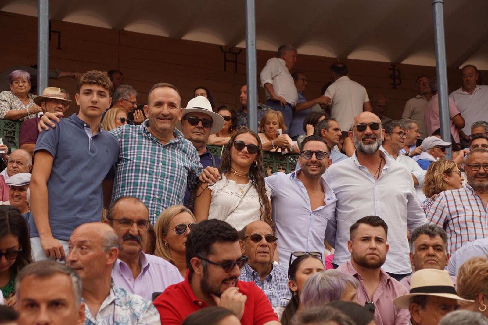 Gran ambiente en La Glorieta para la tarde de toros de Morante de la Puebla, Ismael Martín y Marco Pérez