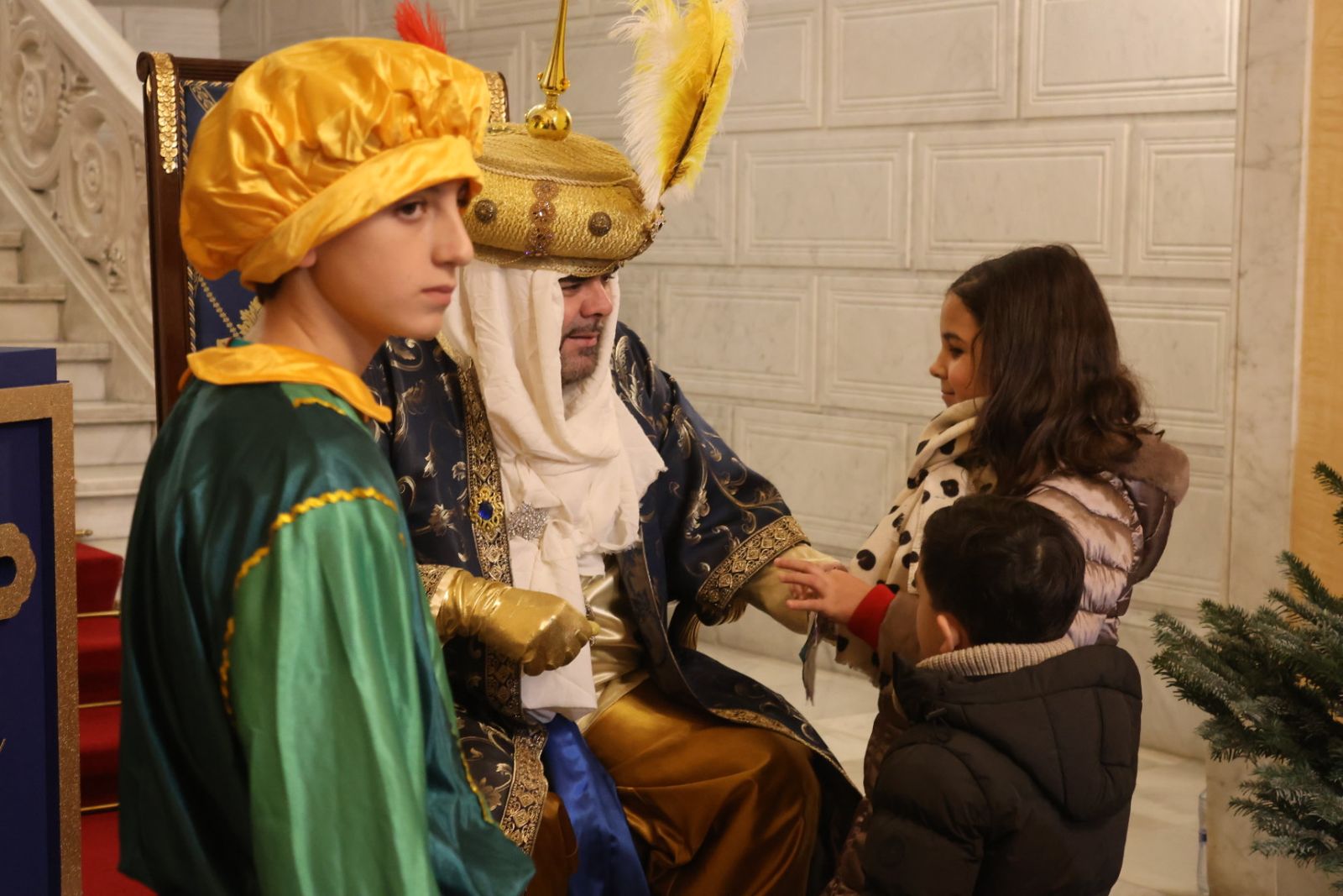 El Cartero Real sigue recogiendo las cartas con los deseos de los niños de Salamanca antes de la noche del 5 de enero