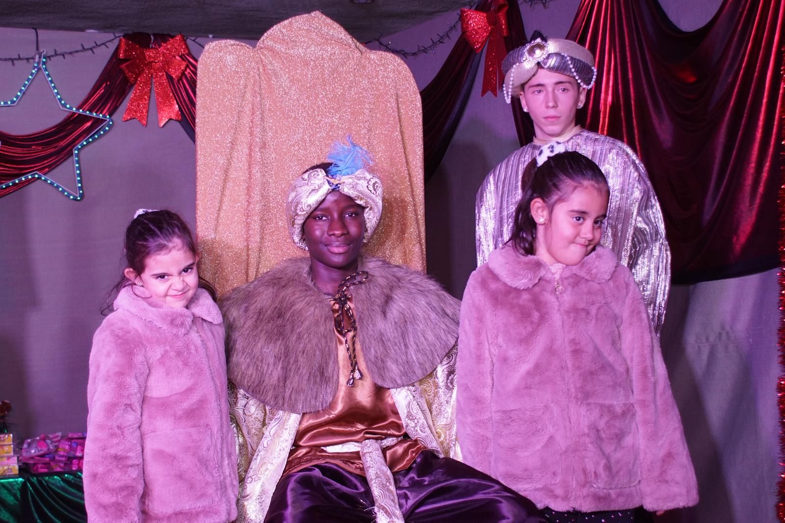 Los Reyes Magos reciben las cartas de los niños de El Encinar