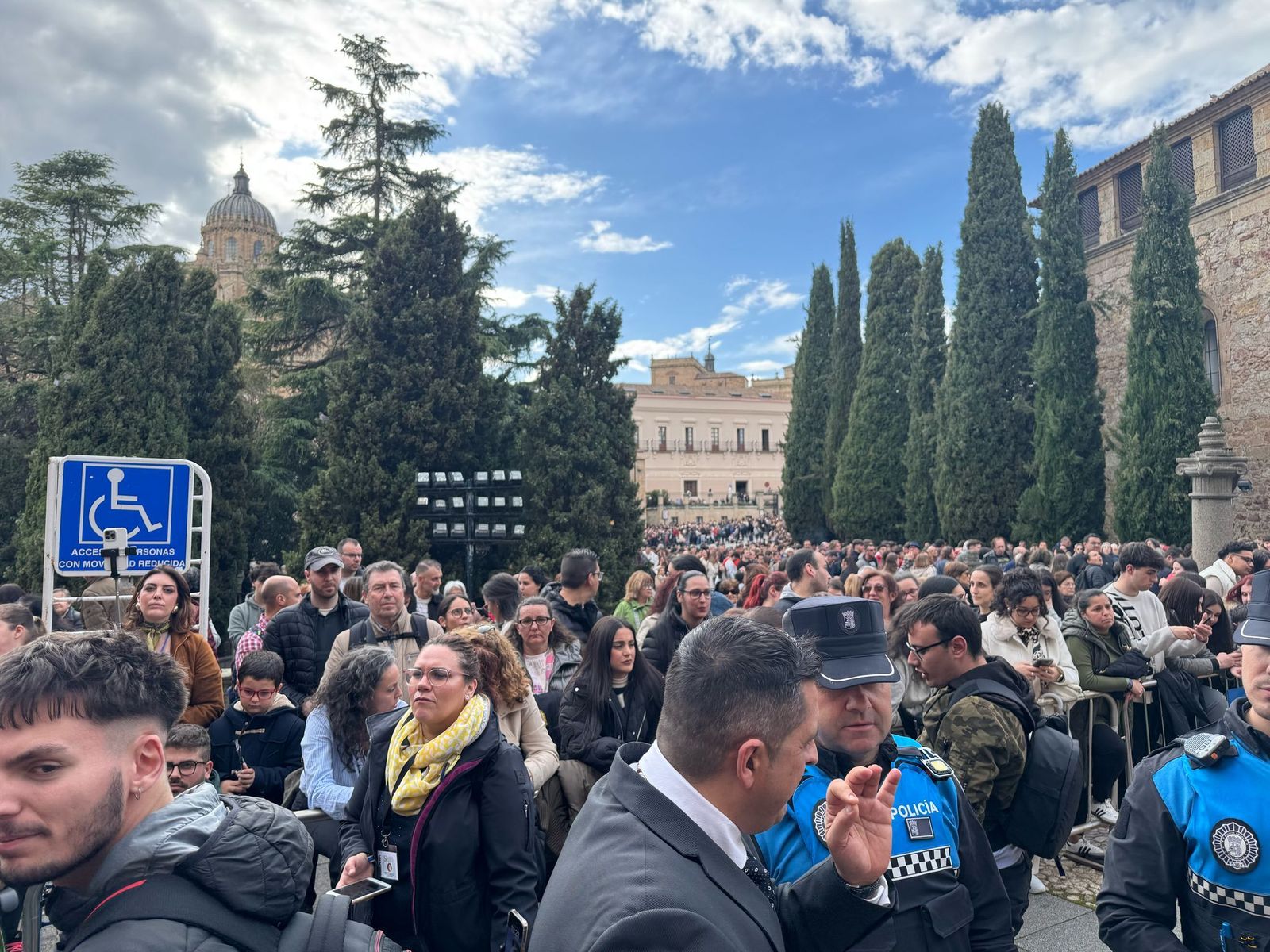 ambiente-procesion-cofradia-penitencial-del-rosario-1