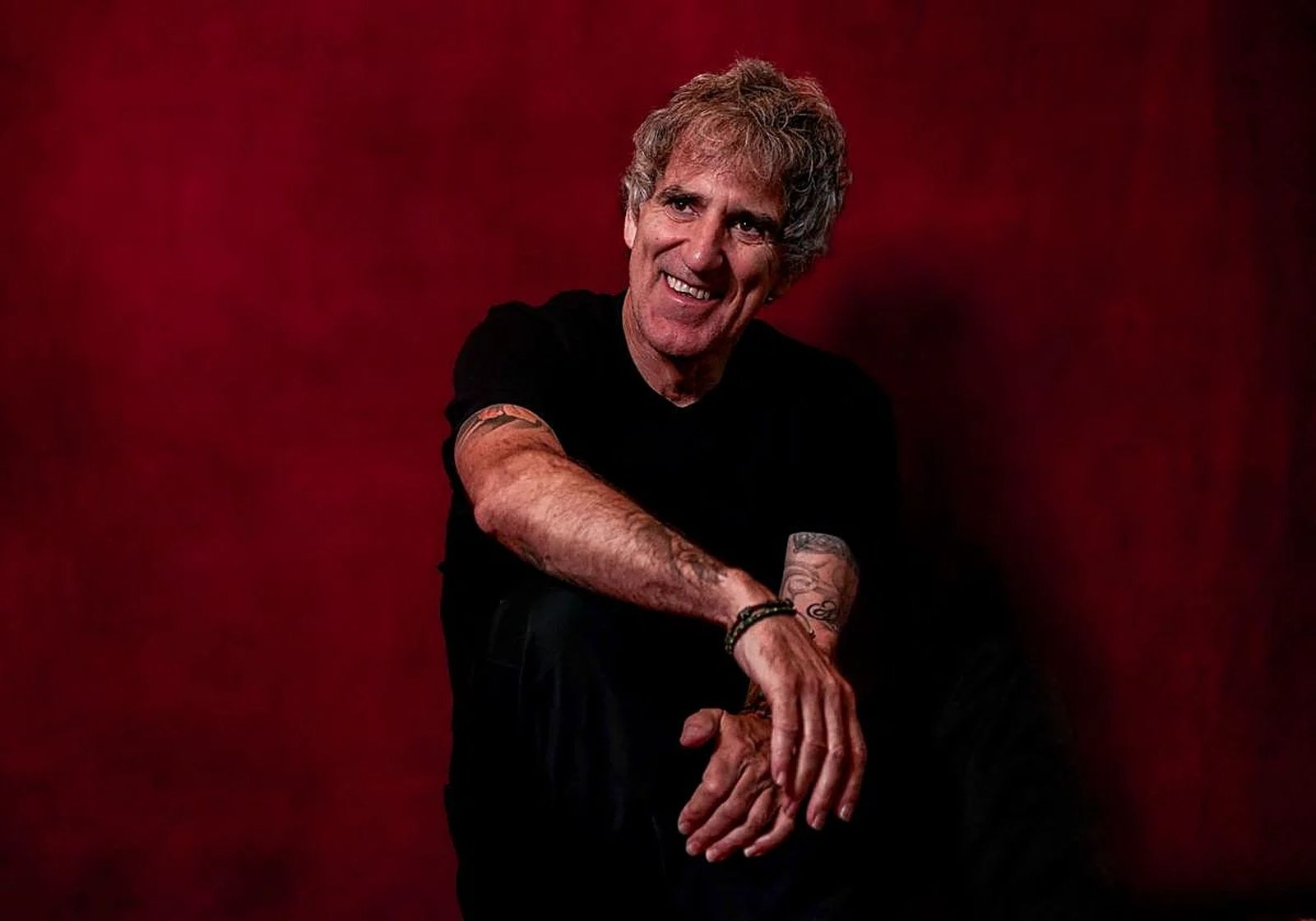 Archivo - El cantante Mikel Erentxun posa para Europa Press. Imagen de archivo.